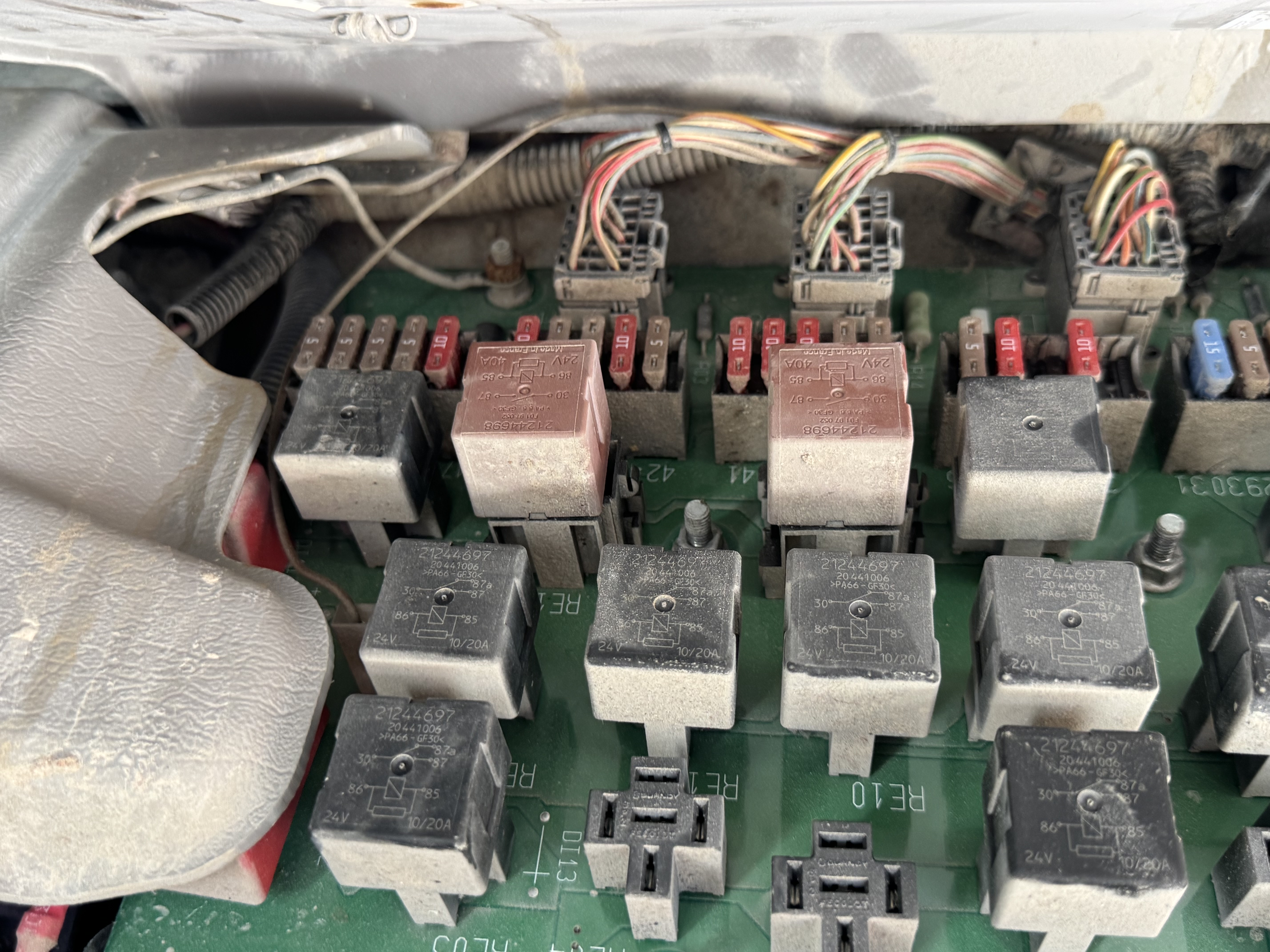 ADT-005-فولفو-A40G-شاحنات-قلابة-مفصلية-فحص-الكهربائيات-صندوق-الصمامات-1