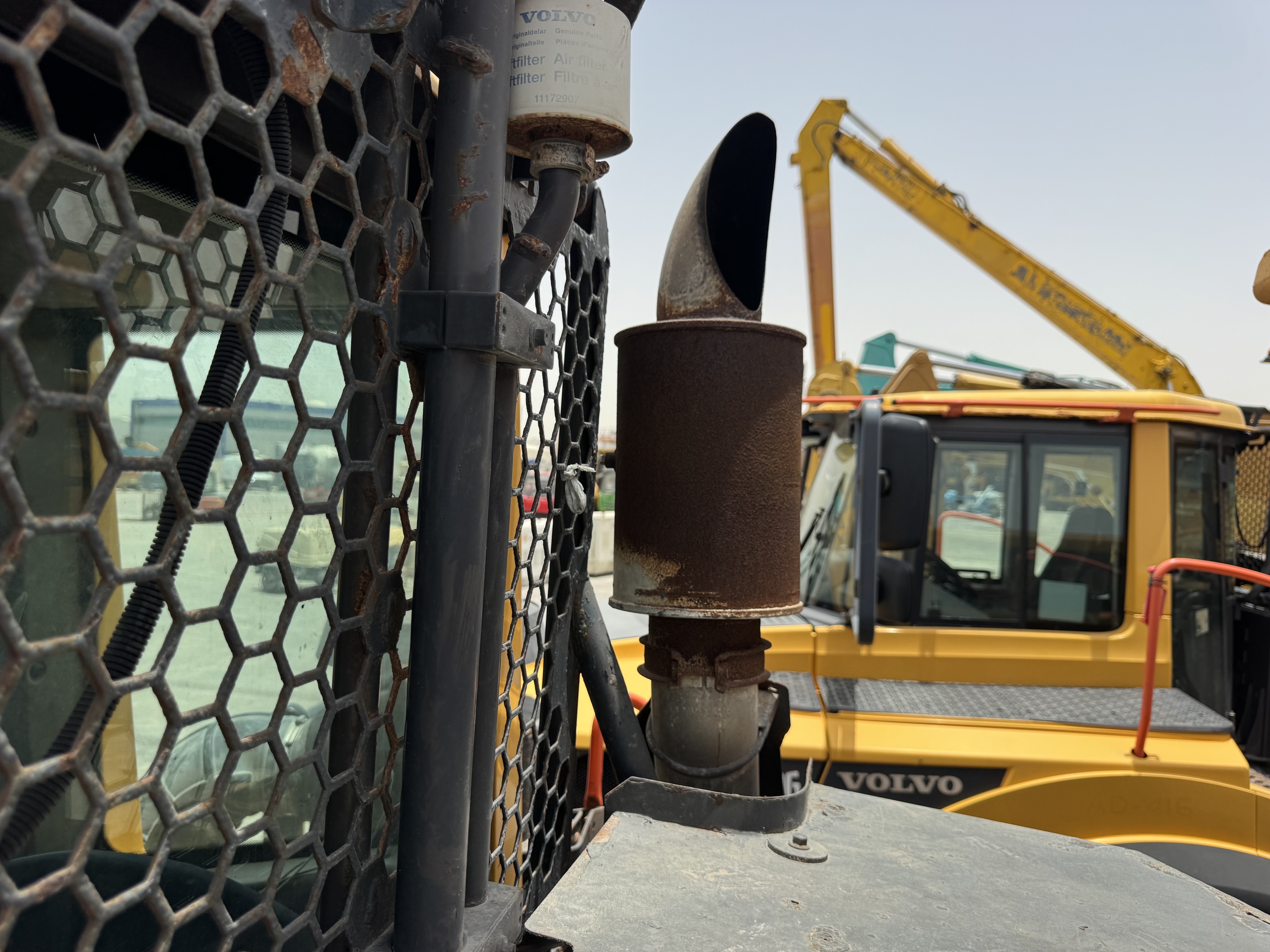 ADT-005-فولفو-A40G-شاحنات-قلابة-مفصلية-فحص-المحرك-نظام-العادم-1