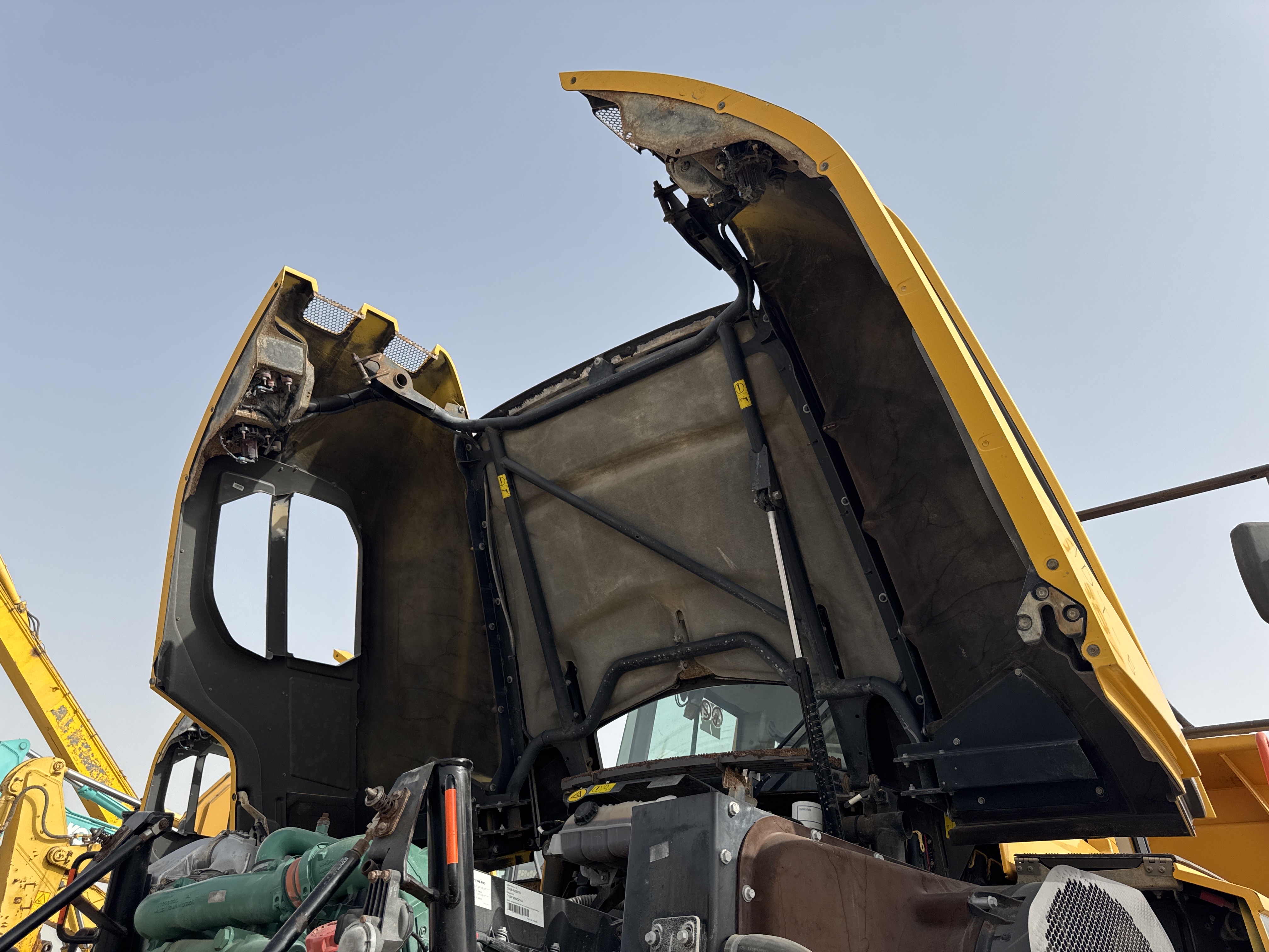 ADT-005-فولفو-A40G-شاحنات-قلابة-مفصلية-فحص-الهيدروليك-نظام-فتح-وإغلاق-الغطاء-1