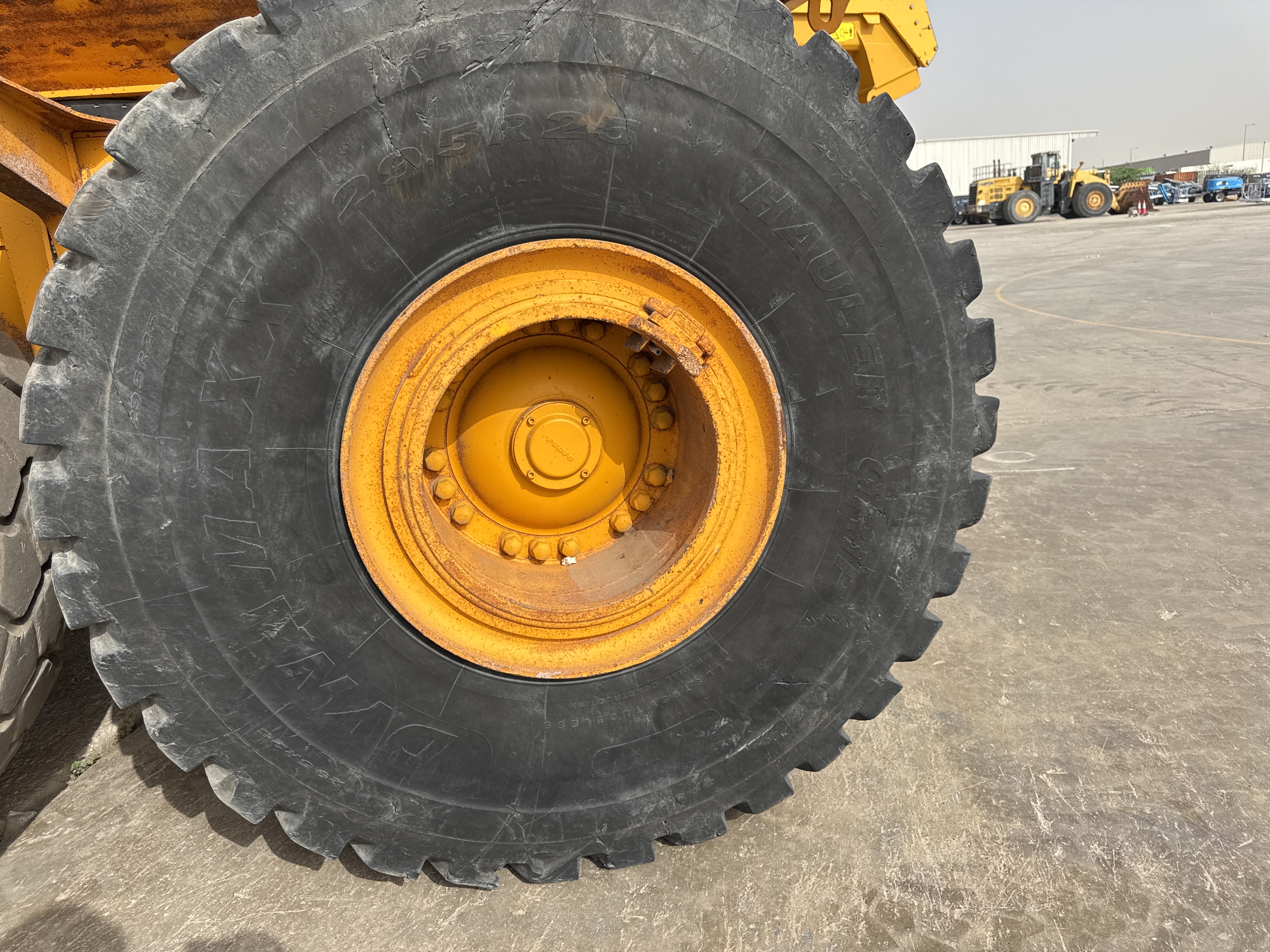 ADT-005-فولفو-A40G-شاحنات-قلابة-مفصلية-فحص-الهيكل-الإطار-الخلفي-الأيسر-/-محور-العجلة---الحالة-1