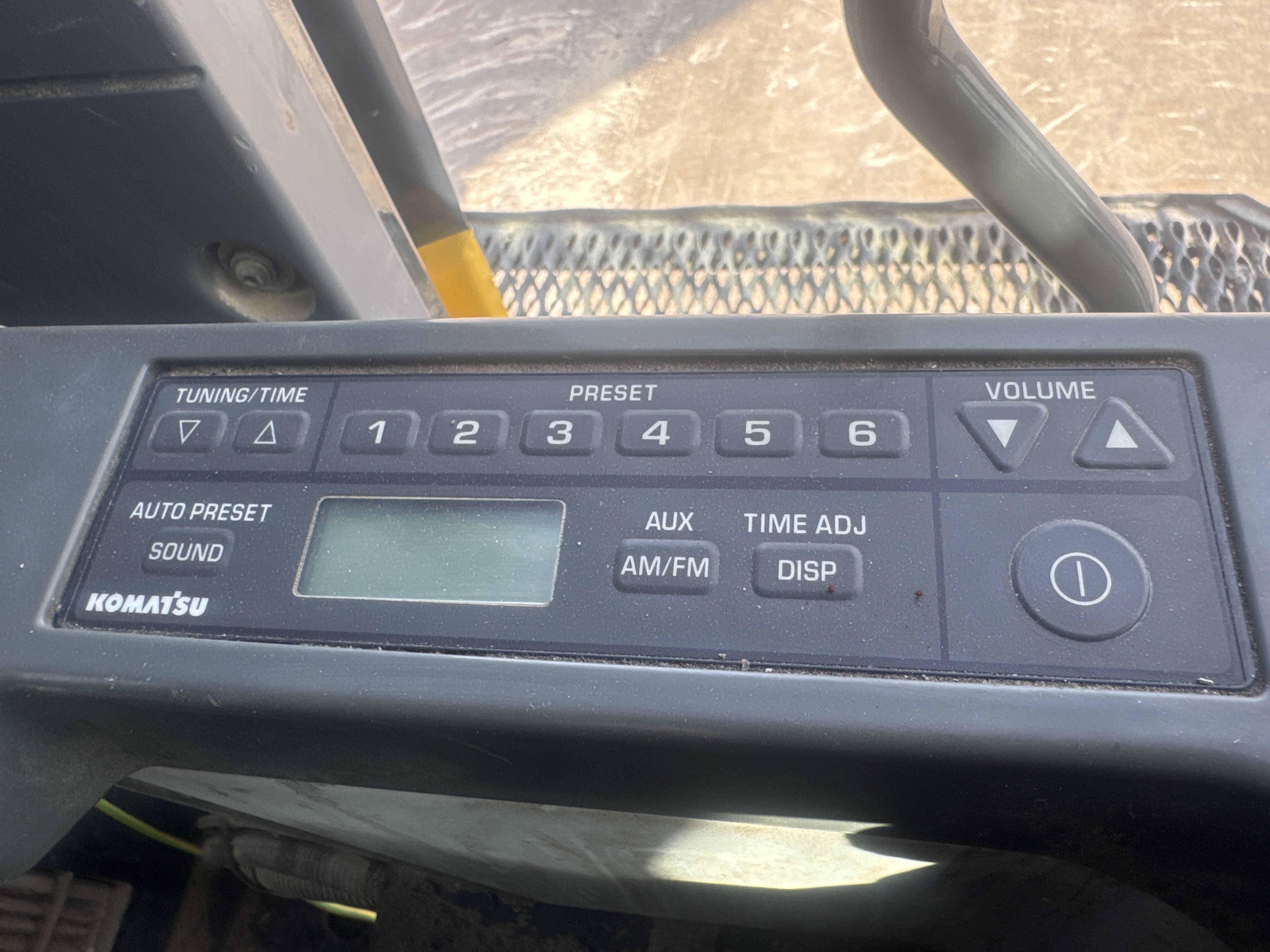 LBX-001-كوماتسو-PC850-8R1-حفارات-ذات-ذراع-طويل-فحص-الكابينة-الراديو-1