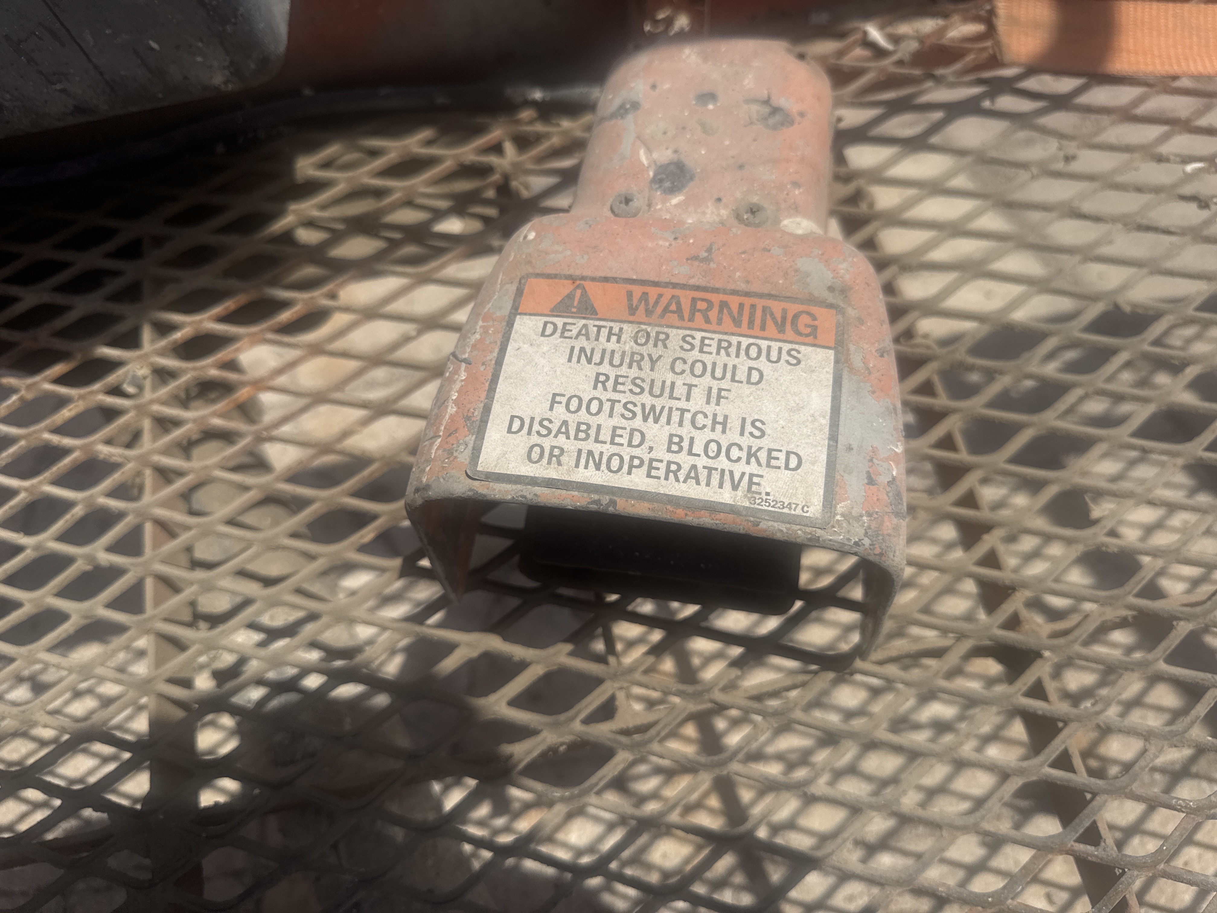 BLA-004-JLG-1200SJP-Boom-lifts-inspection-Cabin-Pedals-1