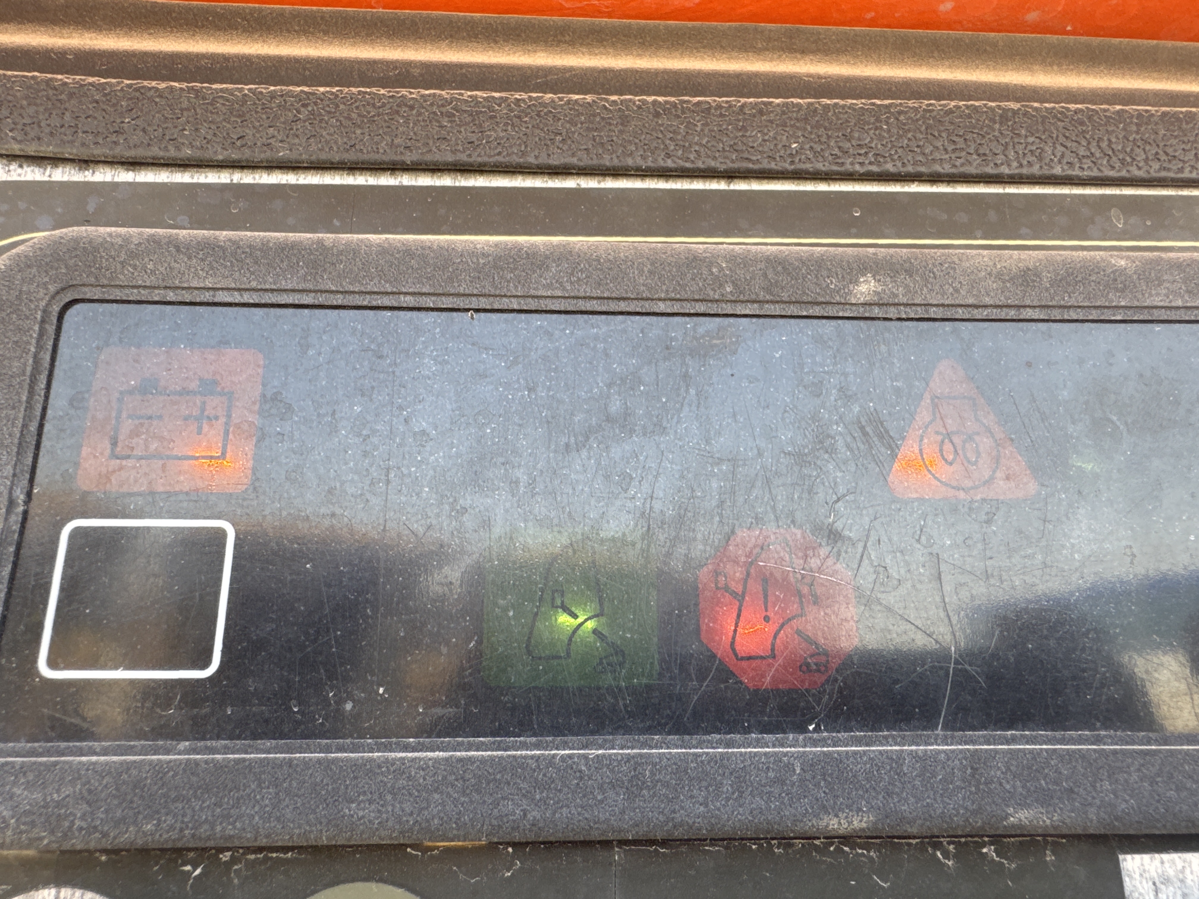 BLA-004-JLG-1200SJP-Boom-lifts-inspection-Cabin-Instrument-cluster-1