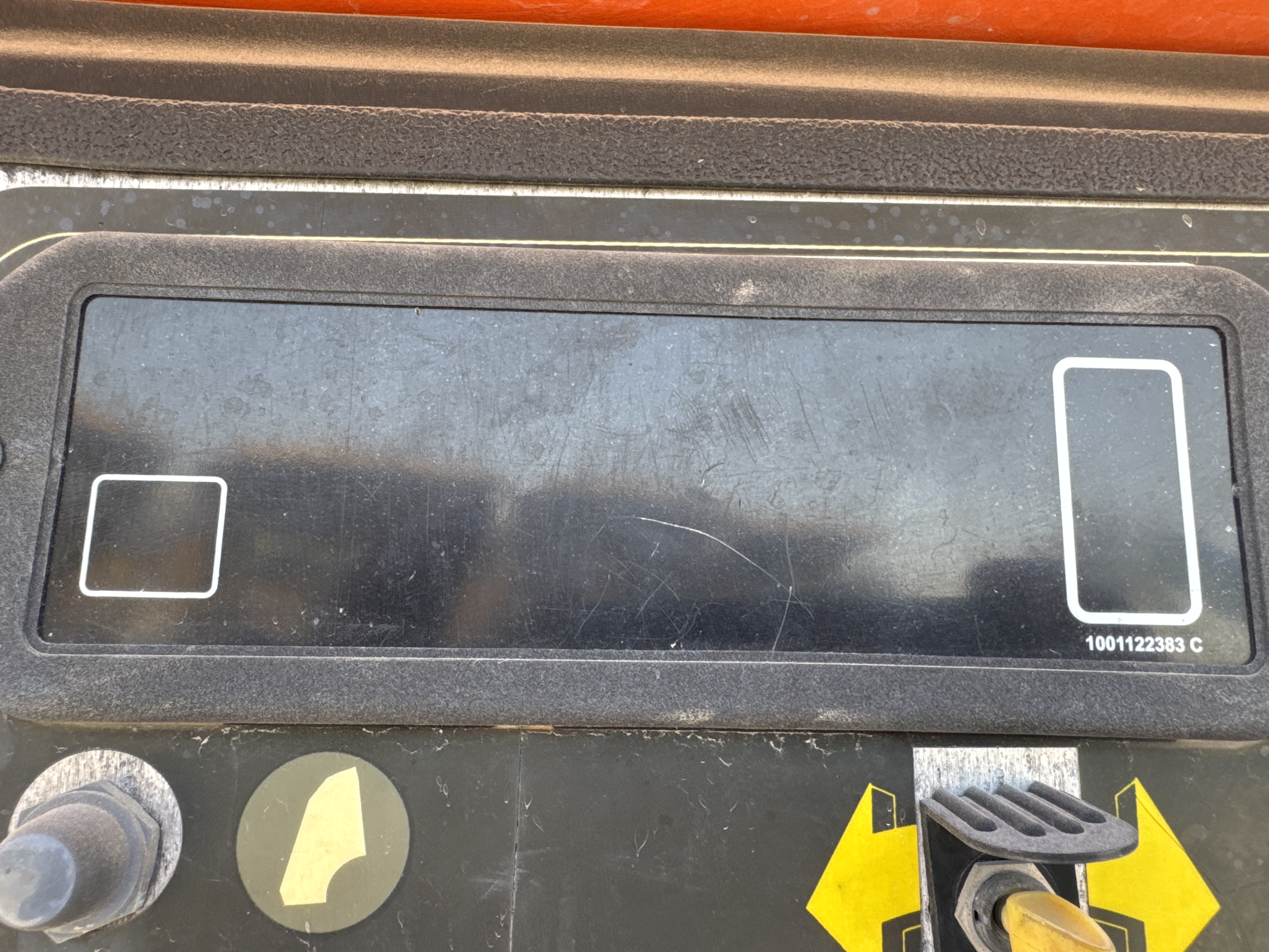 BLA-004-JLG-1200SJP-Boom-lifts-inspection-Cabin-Instrument-cluster-1