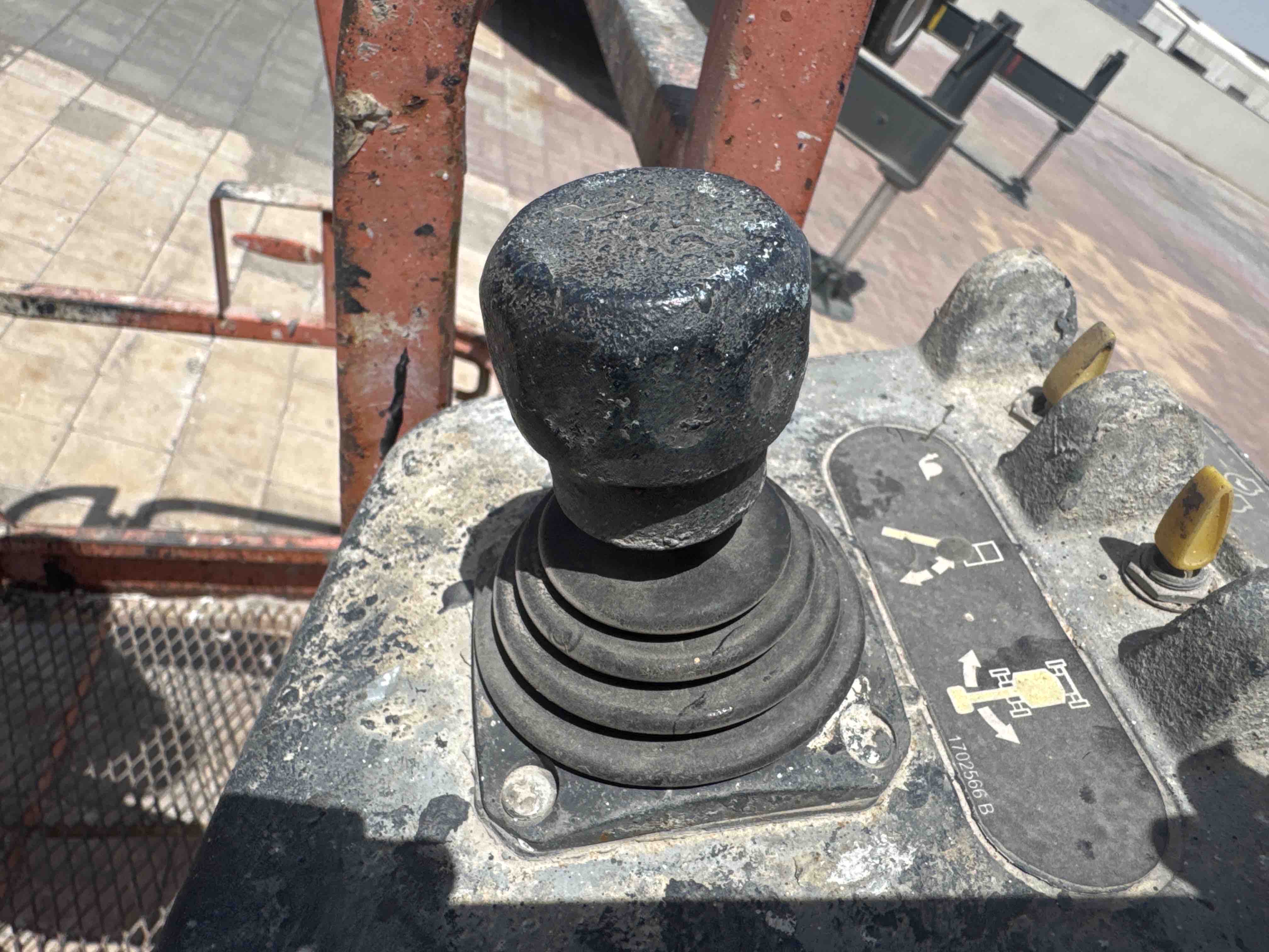 BLA-004-JLG-1200SJP-Boom-lifts-inspection-Cabin-Joysticks-1