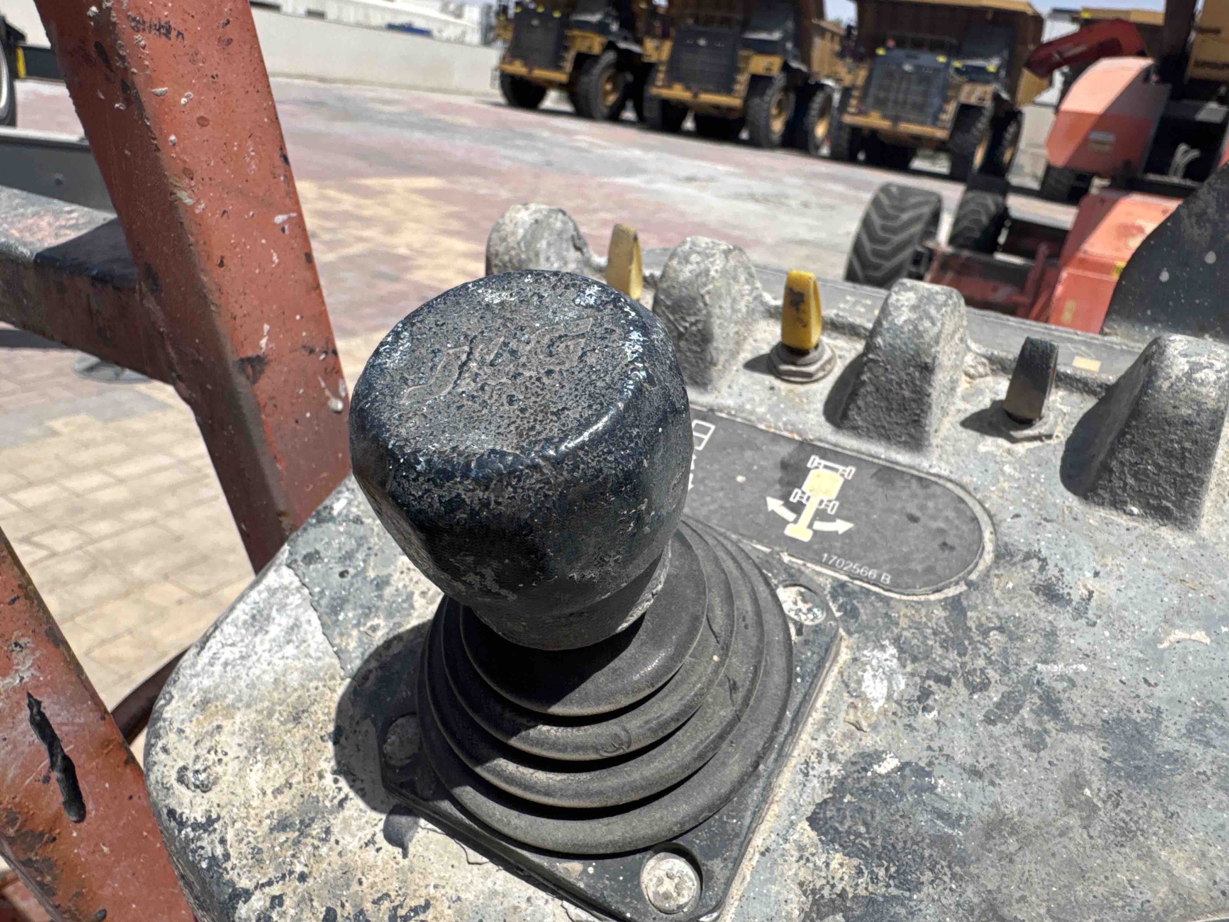 BLA-004-JLG-1200SJP-Boom-lifts-inspection-Cabin-Joysticks-1