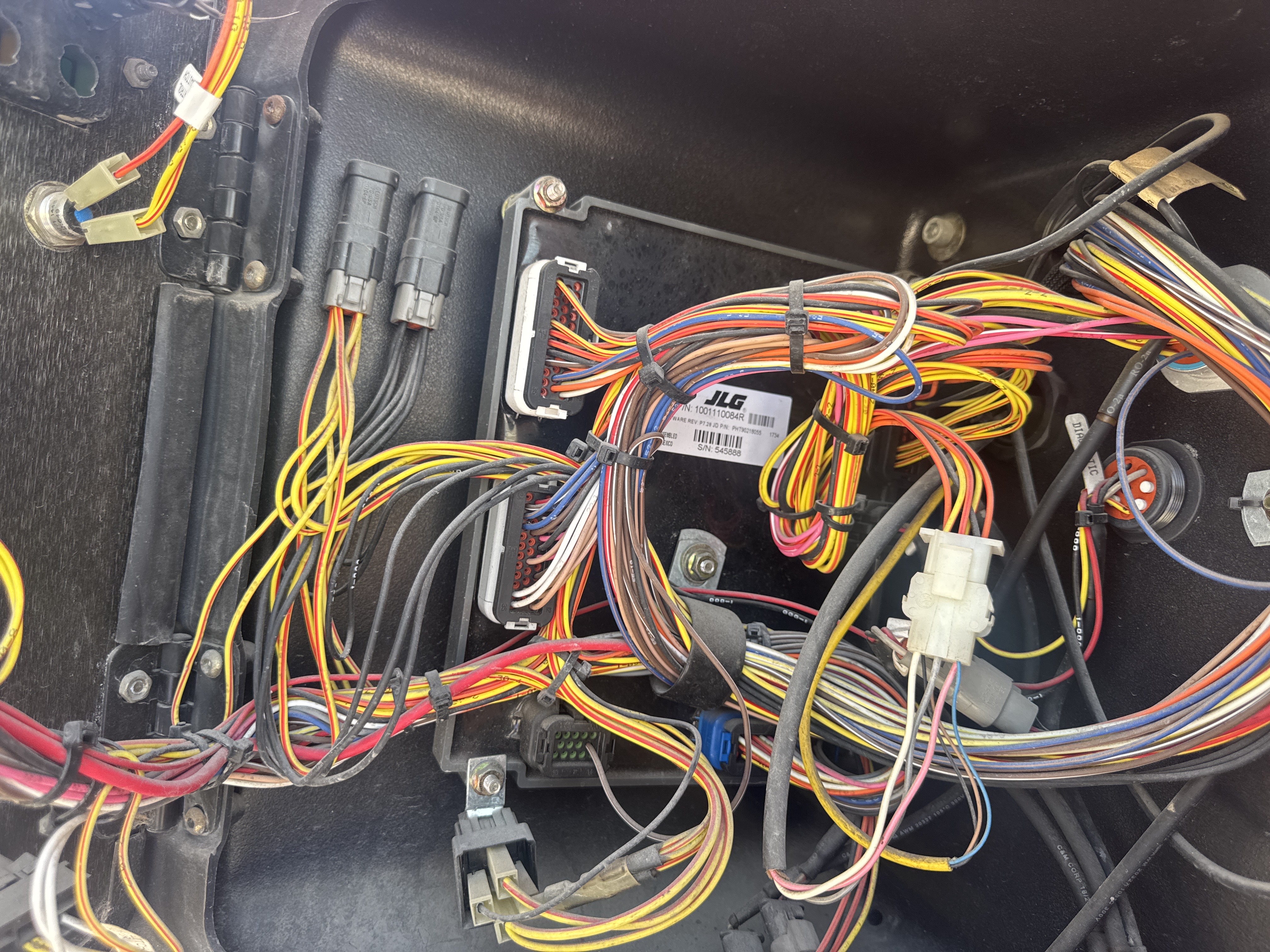 BLA-004-JLG-1200SJP-Boom-lifts-inspection-Electronic-Main-harness-1