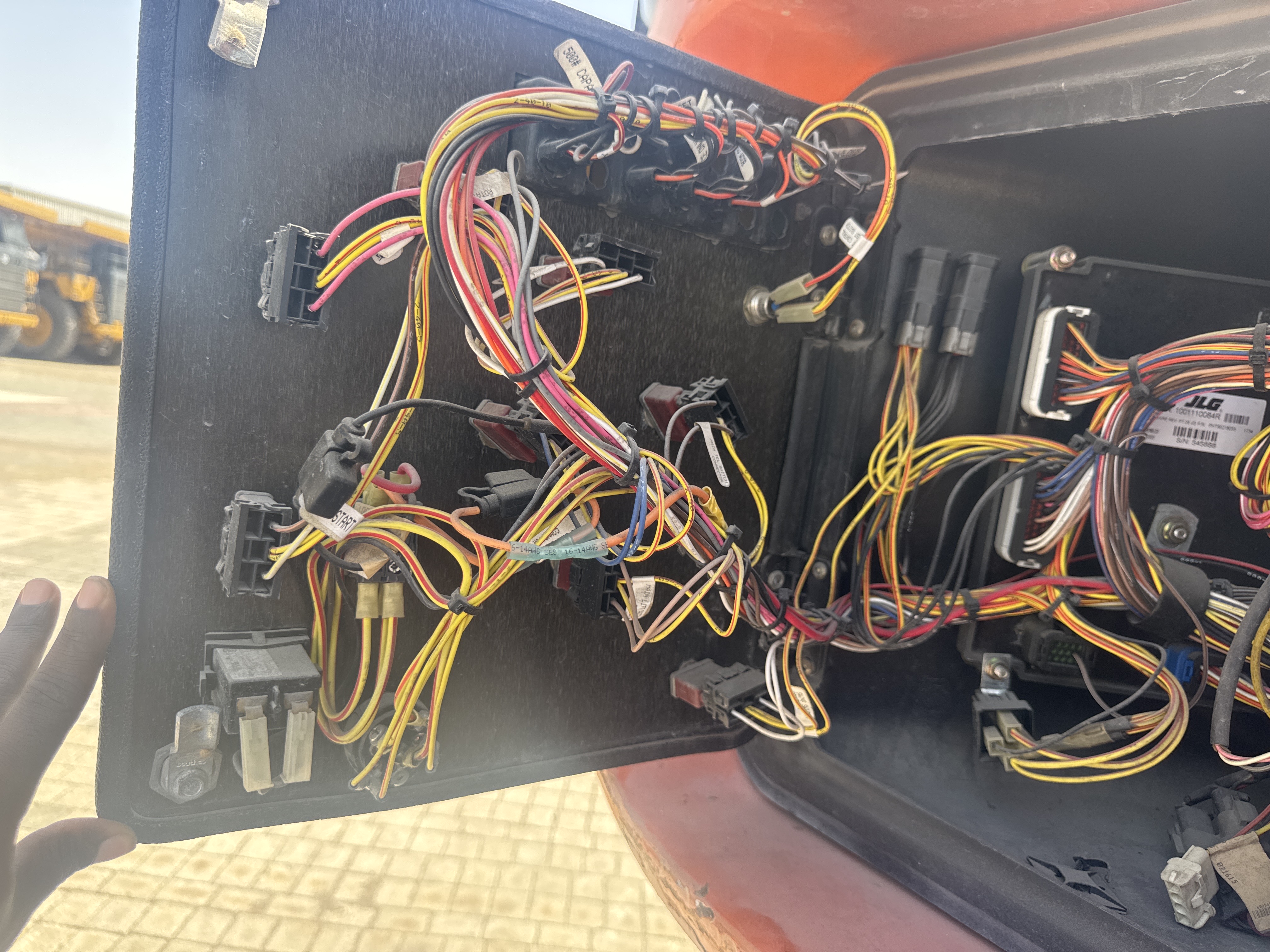 BLA-004-JLG-1200SJP-Boom-lifts-inspection-Electronic-Main-harness-1