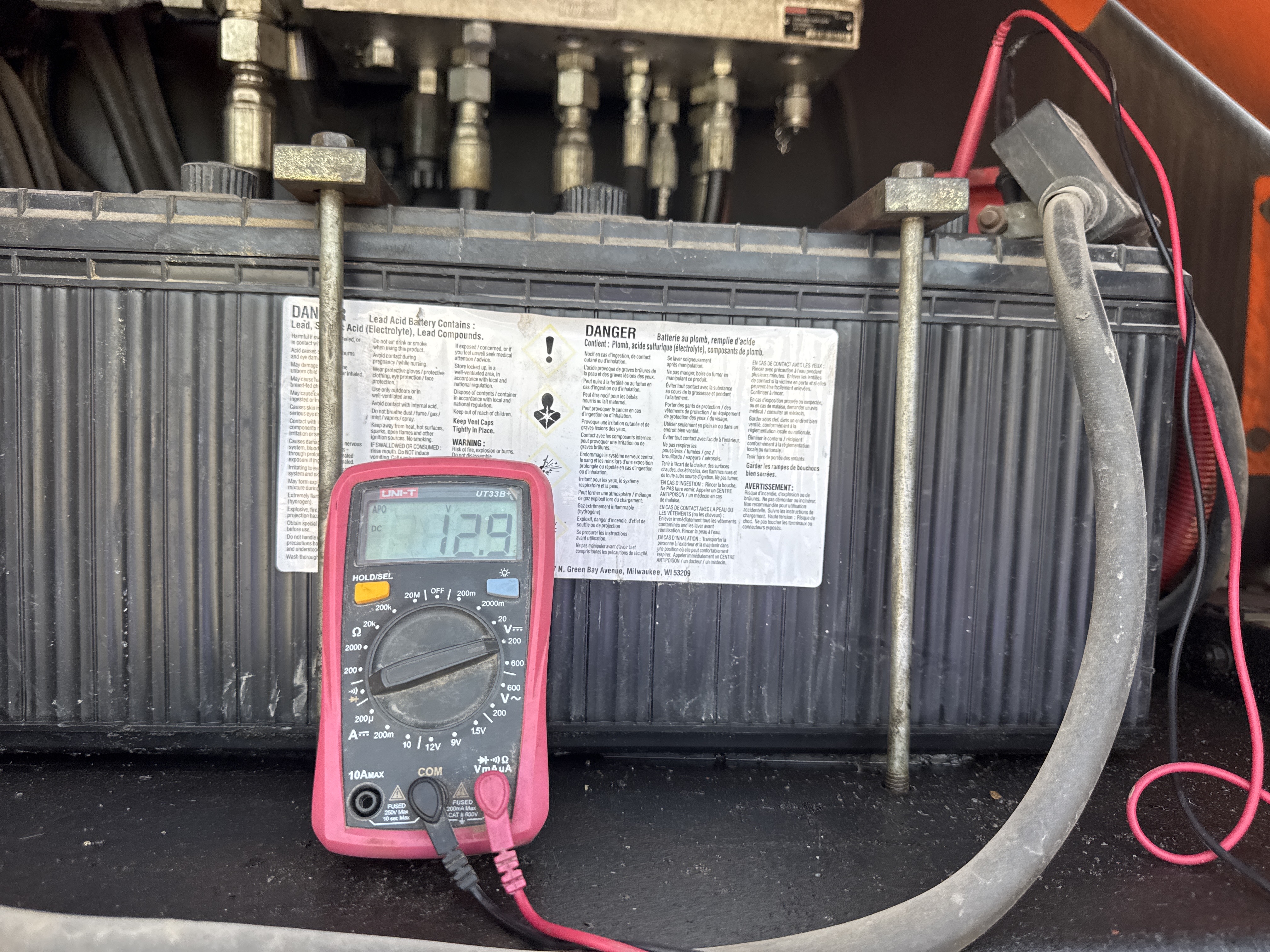 BLA-004-JLG-1200SJP-Boom-lifts-inspection-Electronic-Battery-1