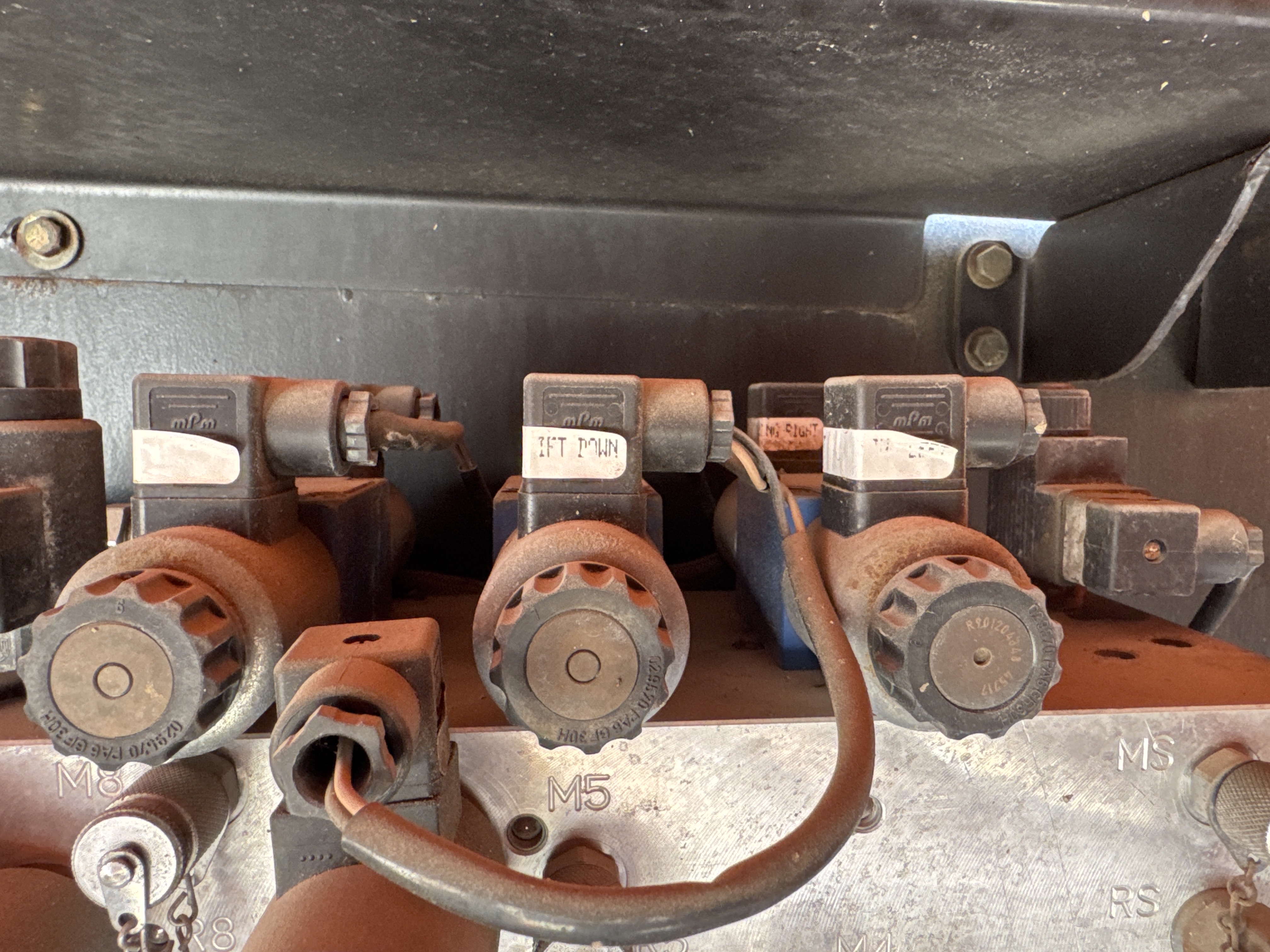 BLA-004-JLG-1200SJP-Boom-lifts-inspection-Hydraulics-Wiring-harness-1