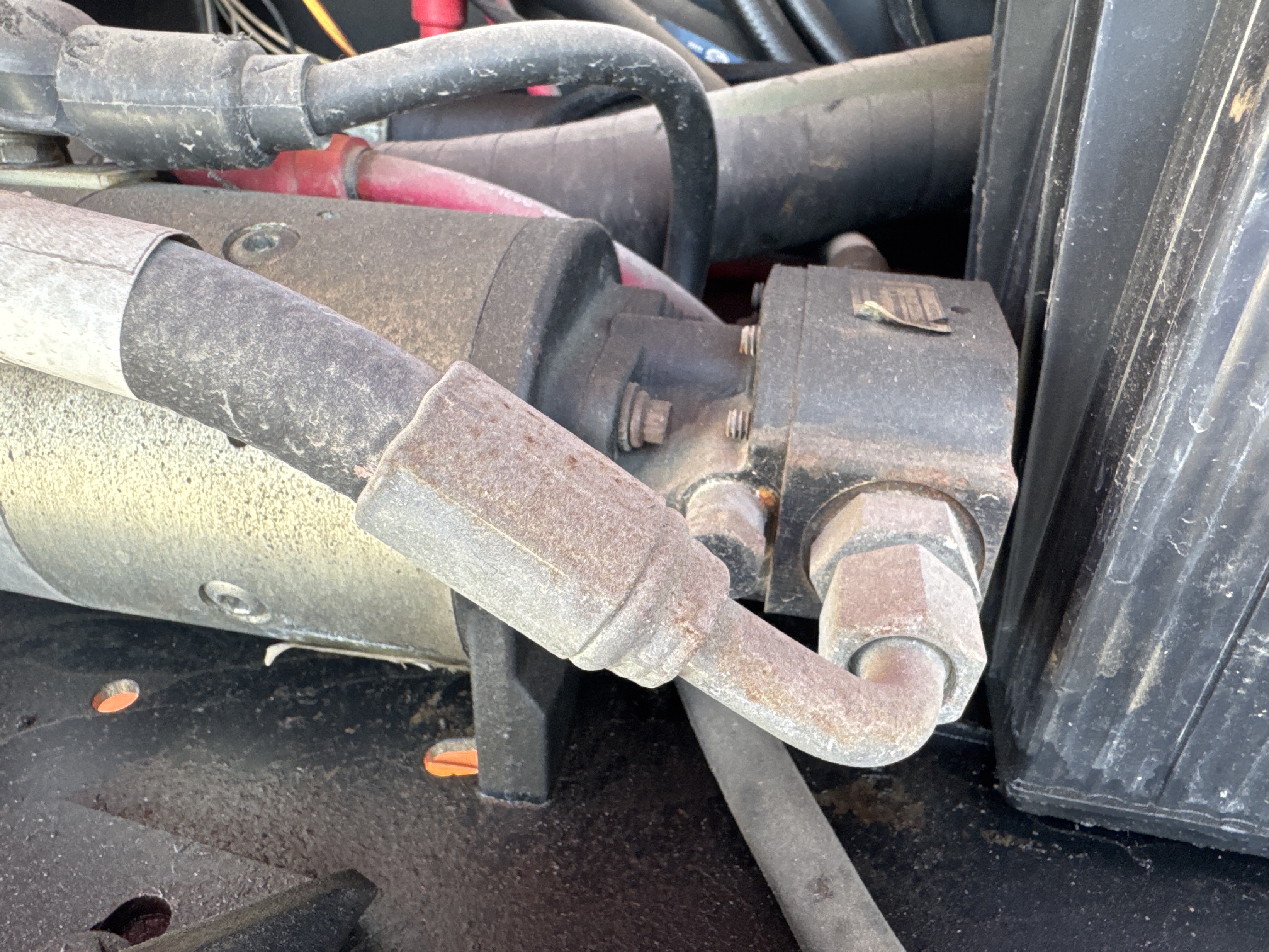 BLA-004-JLG-1200SJP-Boom-lifts-inspection-Hydraulics-Hydraulic-pump-1