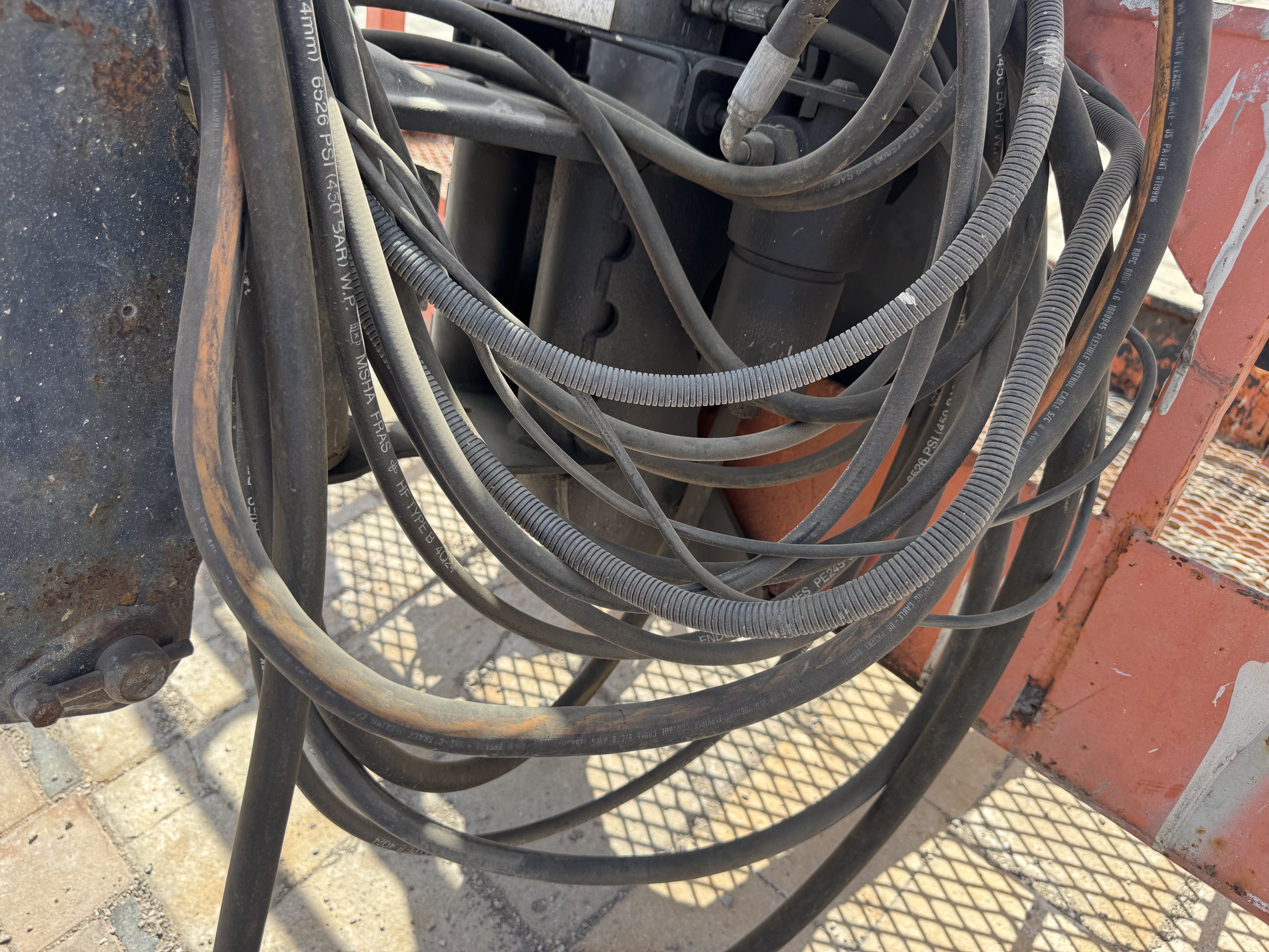 BLA-004-JLG-1200SJP-Boom-lifts-inspection-Hydraulics-Hydraulic-hoses-and-lines-1