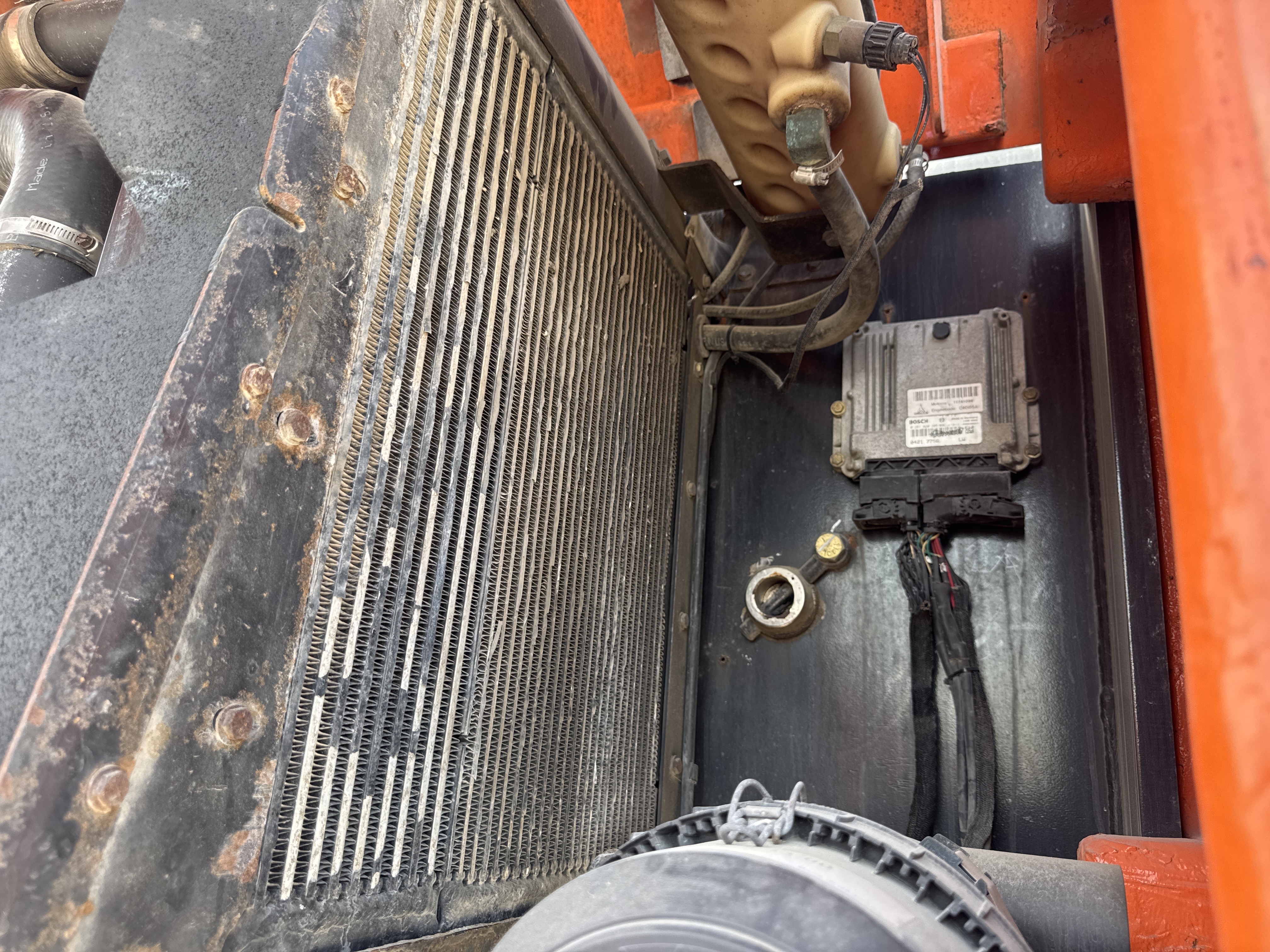 BLA-004-JLG-1200SJP-Boom-lifts-inspection-Engine-Radiator,-condenser,-intercooler,-hydraulic-cooler-1
