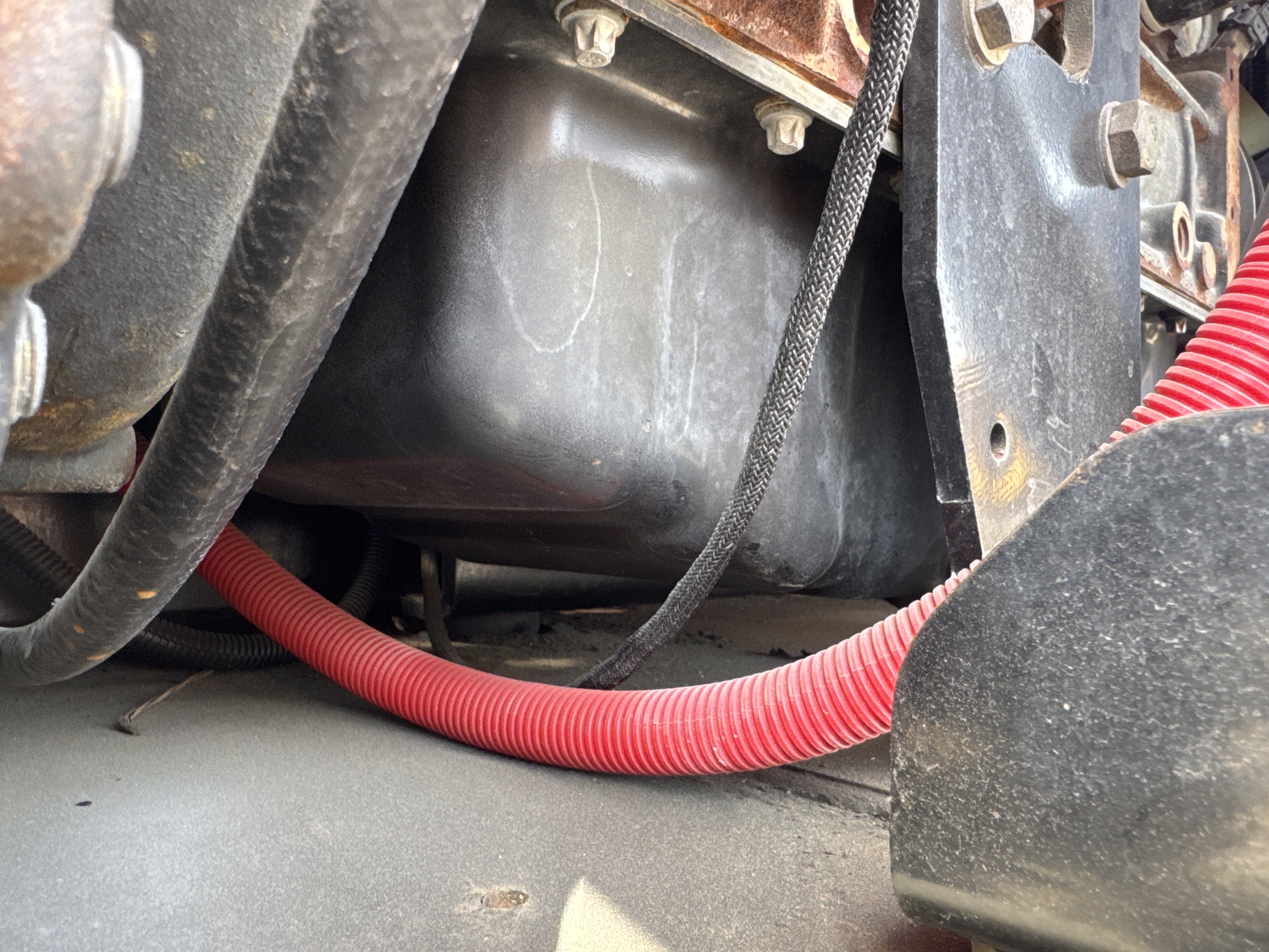 BLA-004-JLG-1200SJP-Boom-lifts-inspection-Engine-Engine-oil-leaks-1