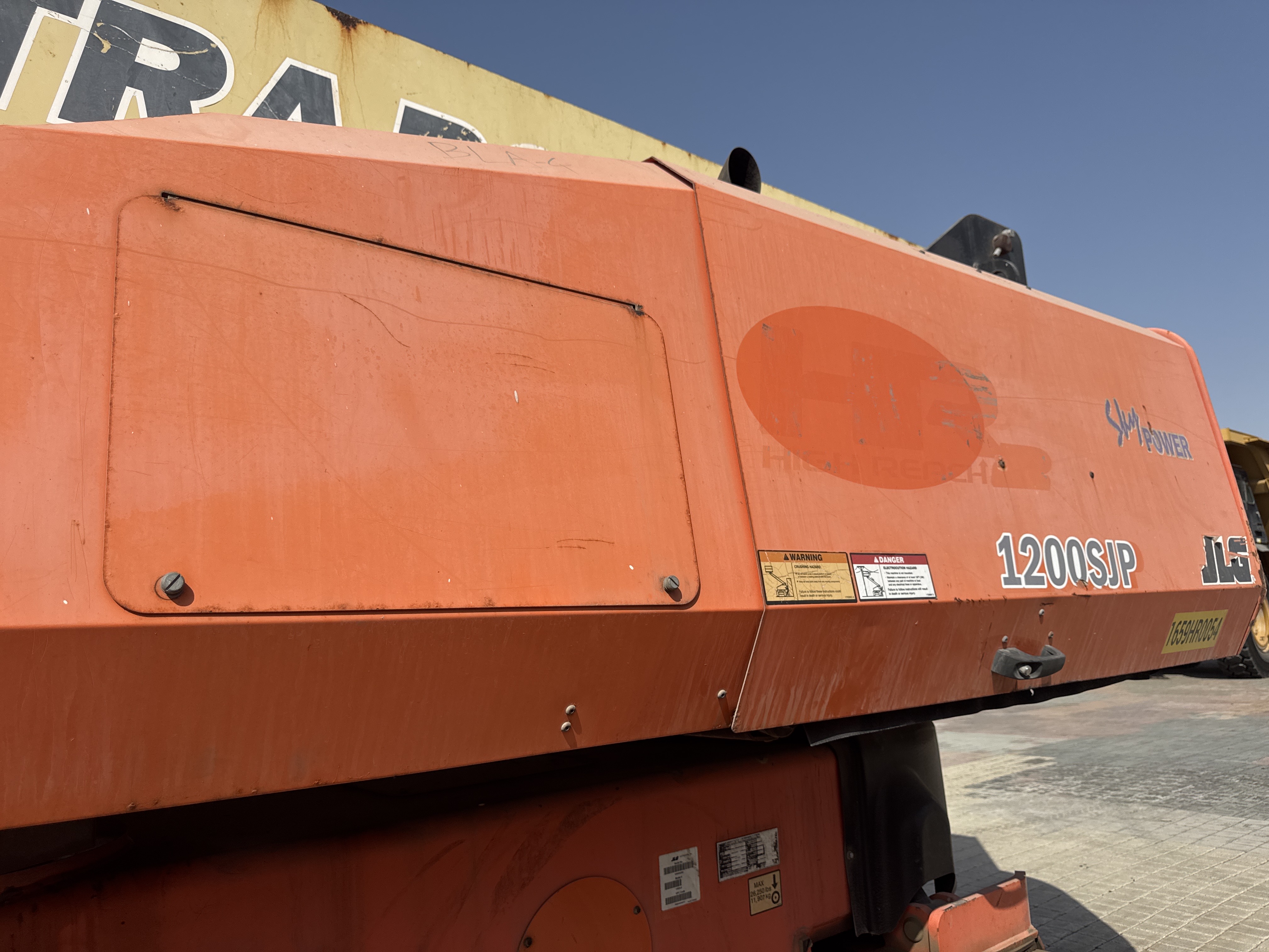 BLA-004-JLG-1200SJP-Boom-lifts-inspection-Structure-Sheet-metal-(fiberglass)-1