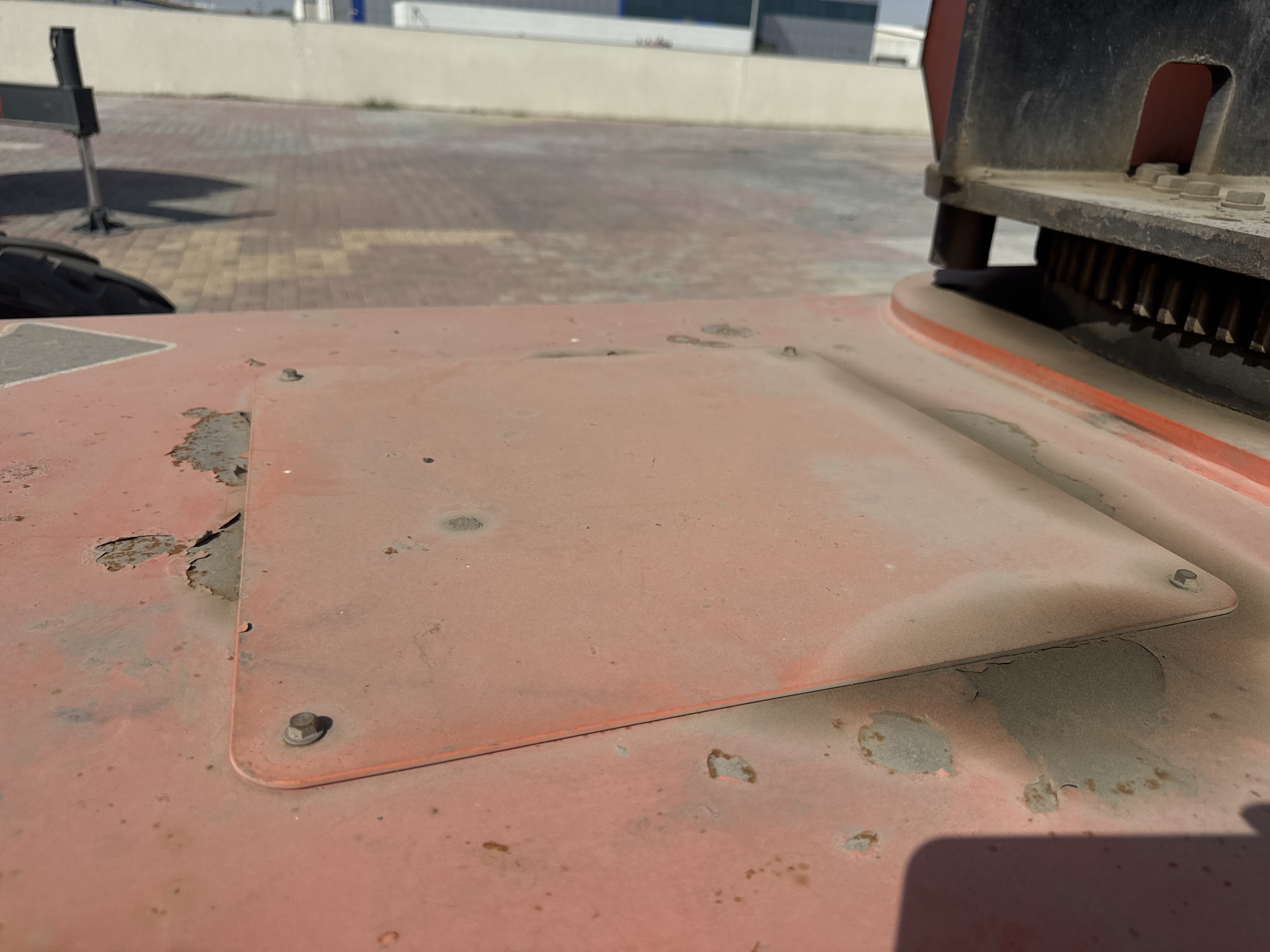 BLA-004-JLG-1200SJP-Boom-lifts-inspection-Structure-Sheet-metal-(fiberglass)-1