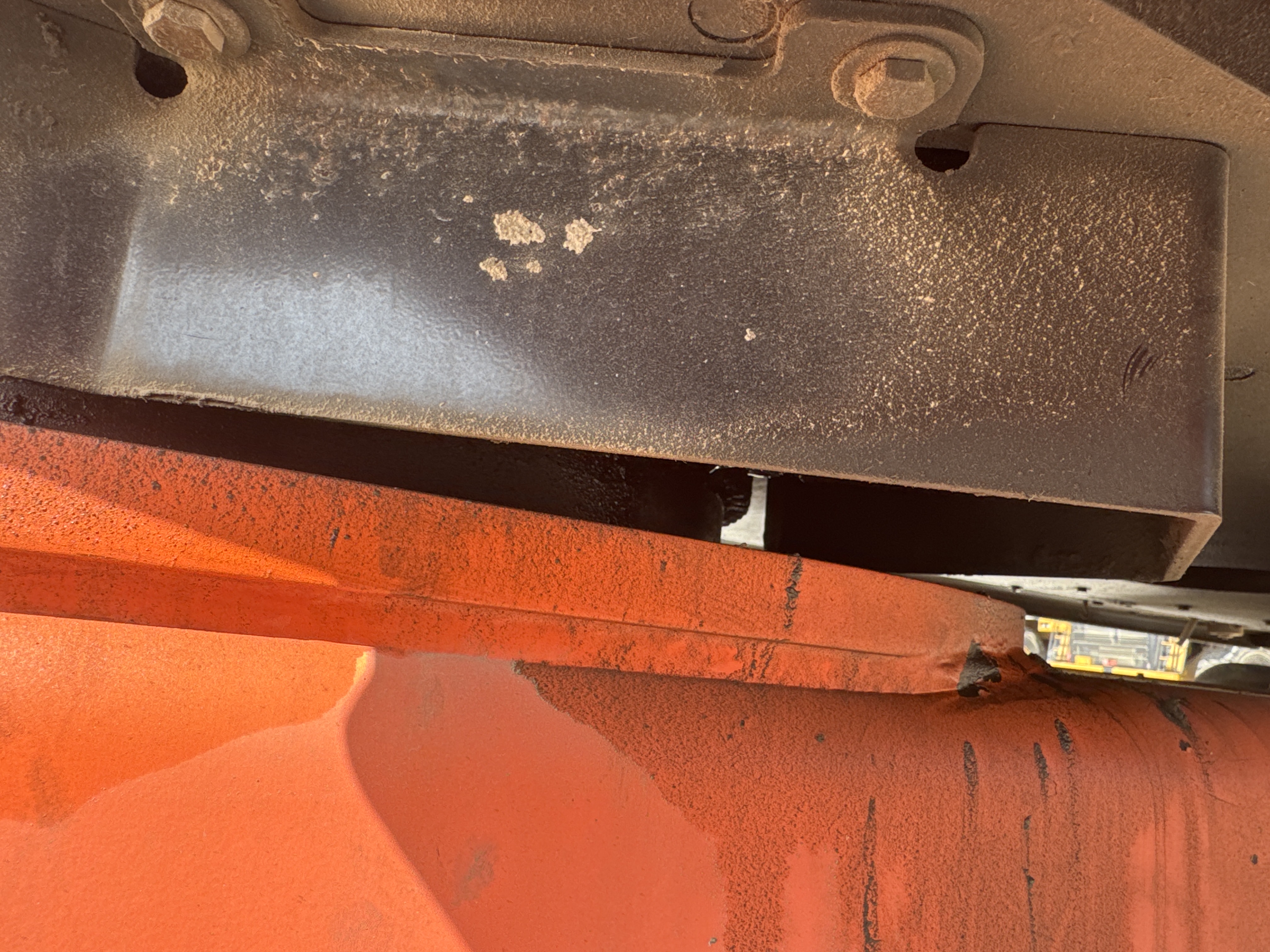 BLA-004-JLG-1200SJP-Boom-lifts-inspection-Structure-Sheet-metal-(fiberglass)-1