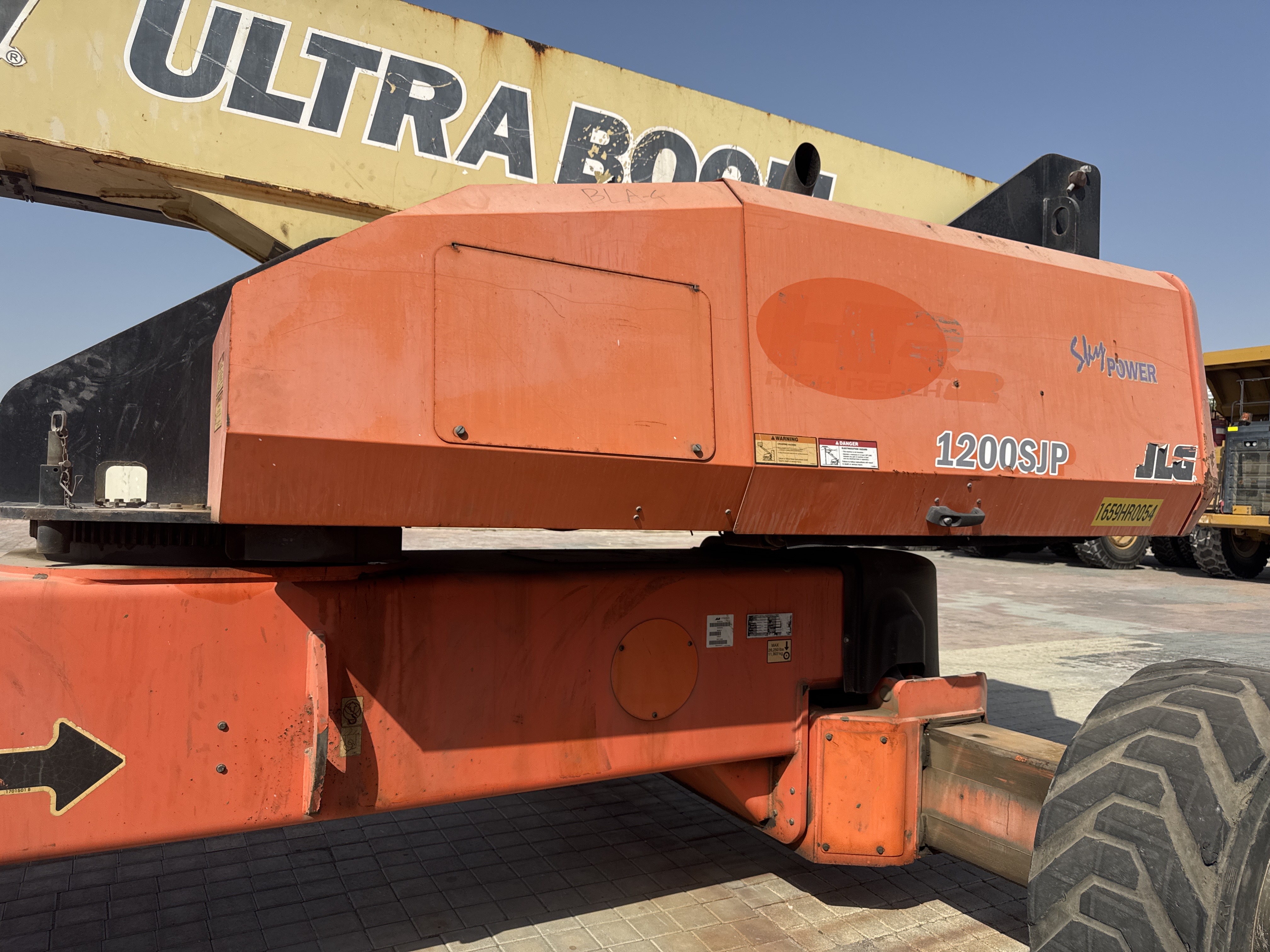 BLA-004-JLG-1200SJP-Boom-lifts-inspection-Structure-Paint-1