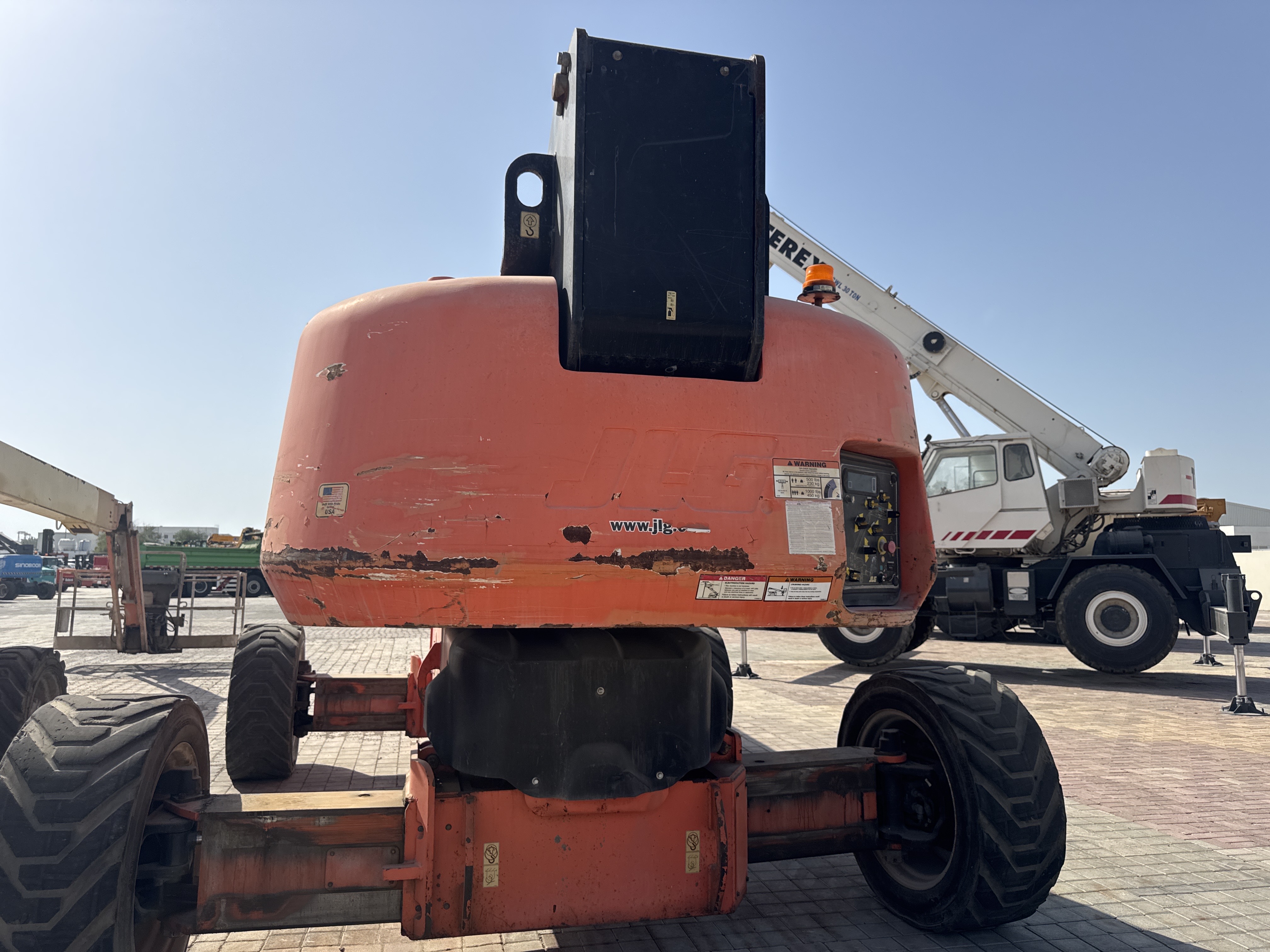 BLA-004-JLG-1200SJP-Boom-lifts-inspection-Structure-Paint-1