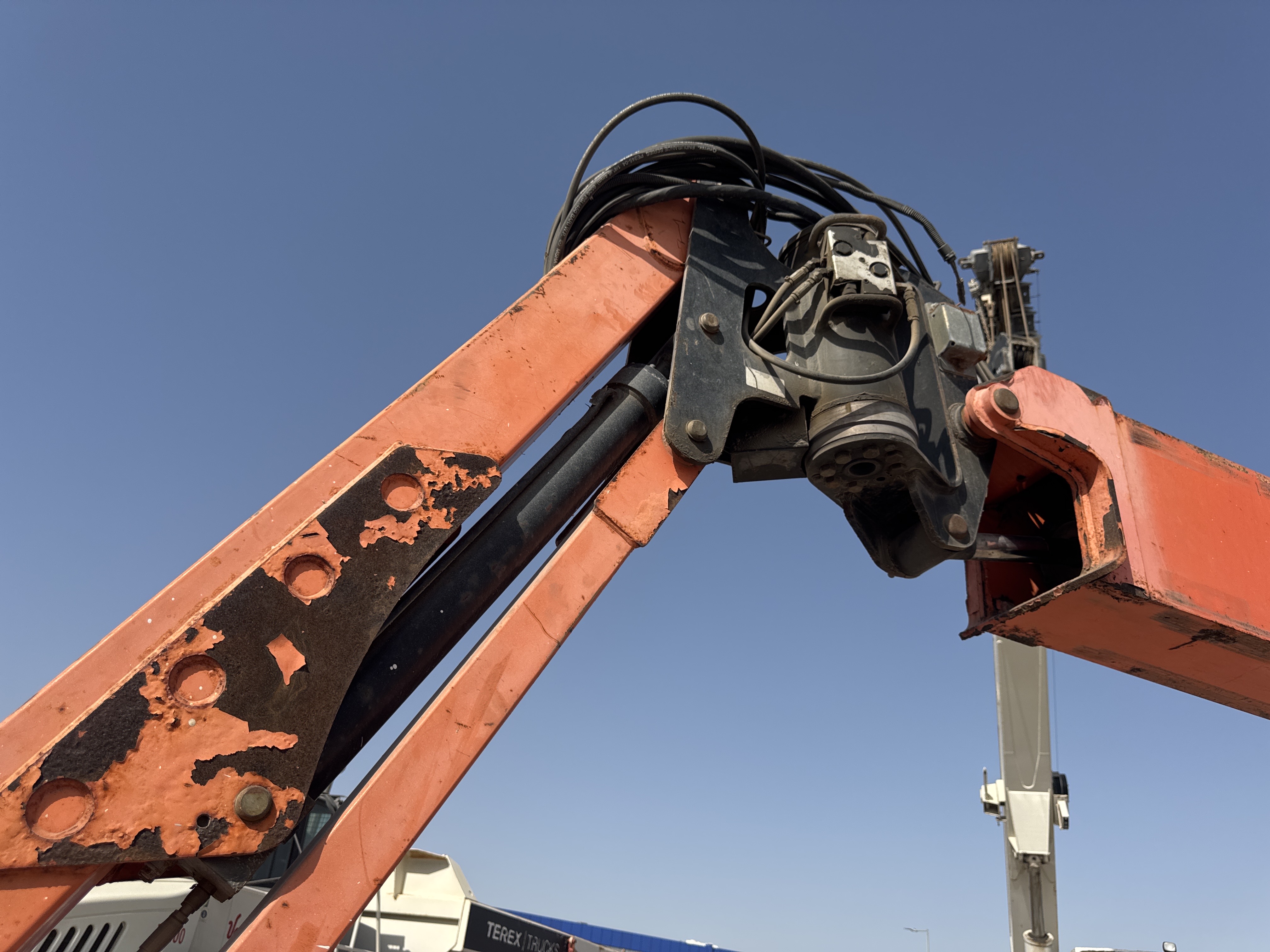 BLA-004-JLG-1200SJP-Boom-lifts-inspection-Chassis-Articulated-boom-jib-cylinder-1