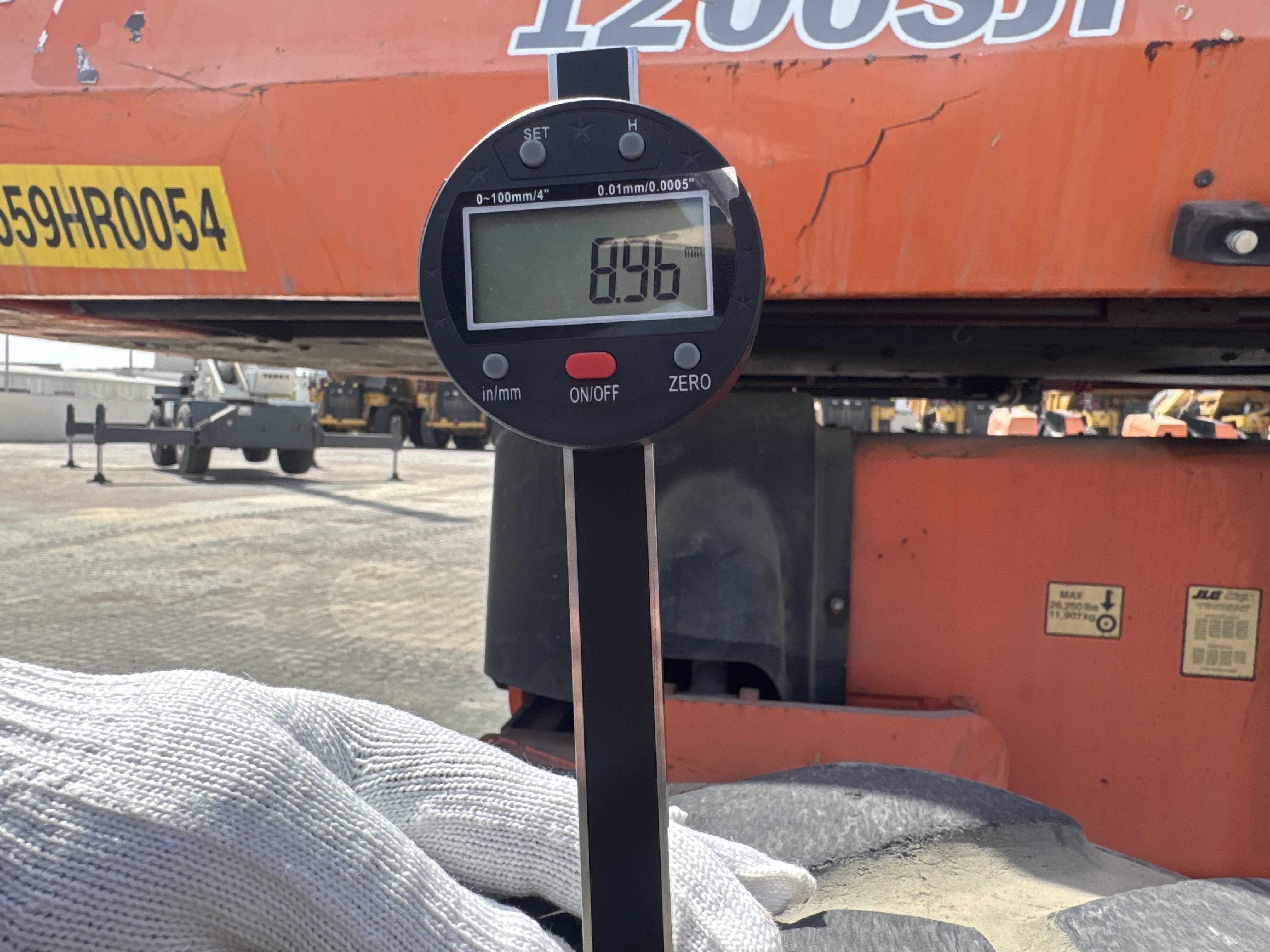 BLA-004-JLG-1200SJP-Boom-lifts-inspection-Chassis-Right-rear-tire---tread-depth-1