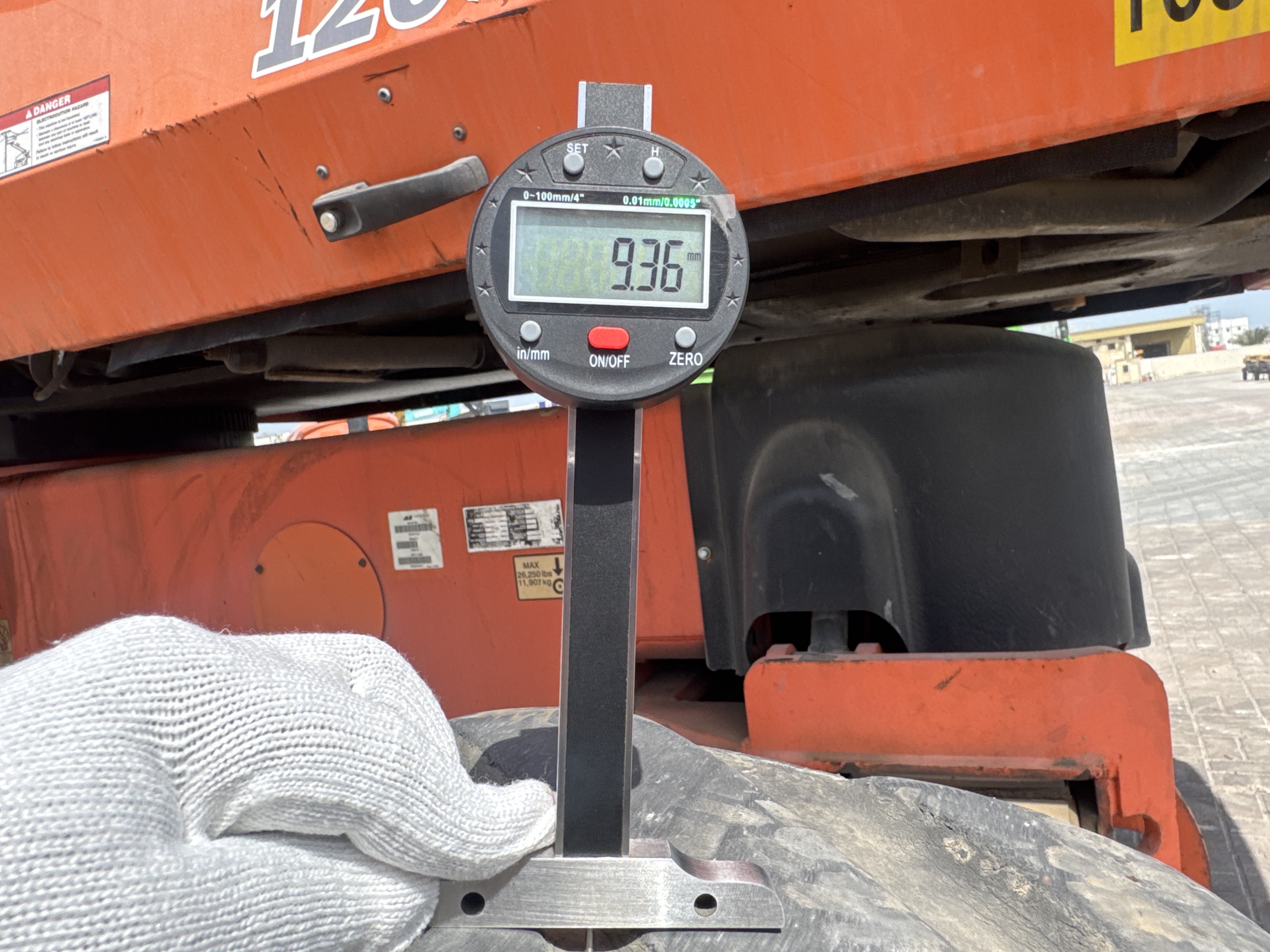 BLA-004-JLG-1200SJP-Boom-lifts-inspection-Chassis-Left-rear-tire---tread-depth-1
