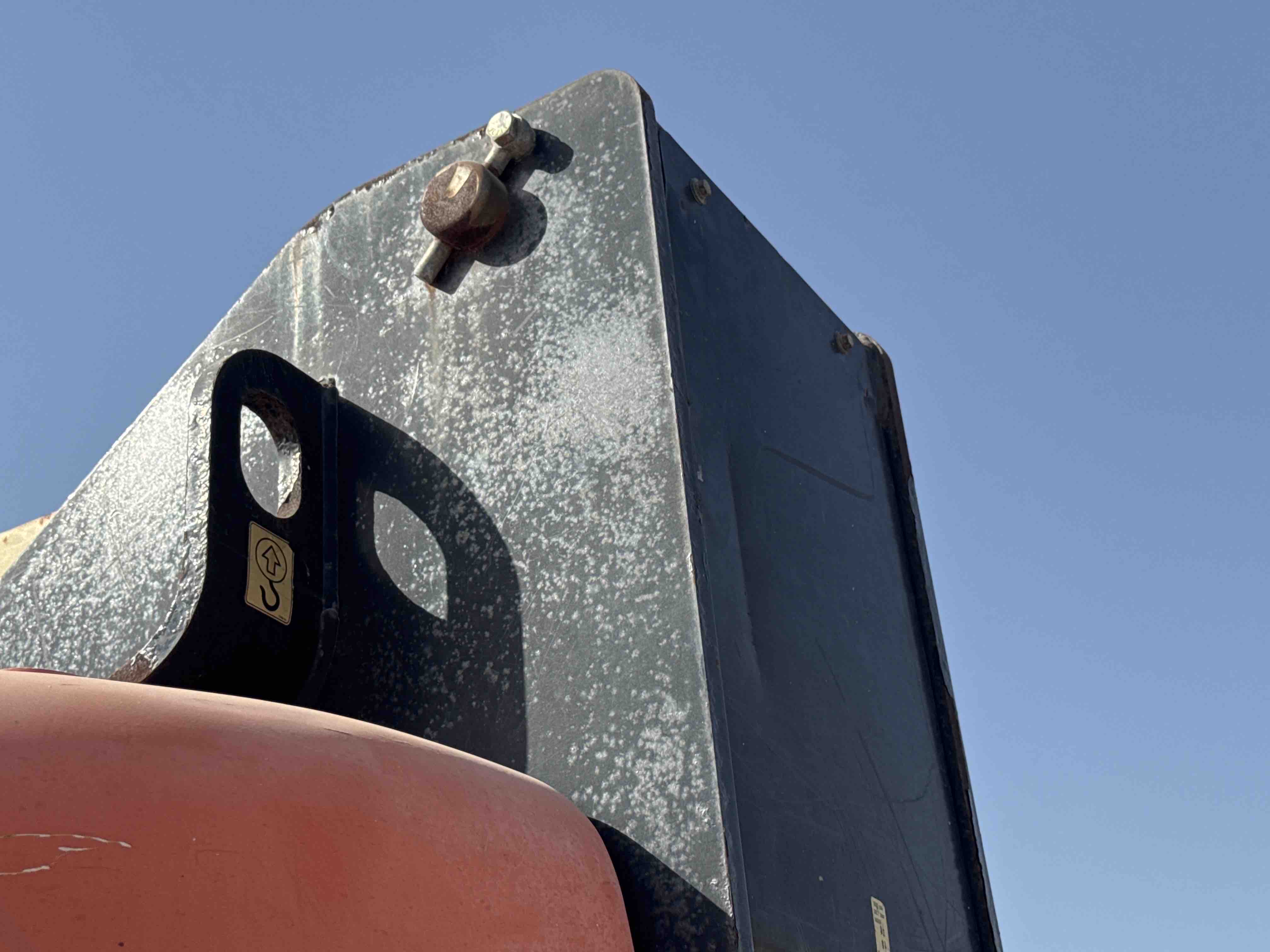 BLA-004-JLG-1200SJP-Boom-lifts-inspection-Chassis-Boom-base-pin-and-bushings-1