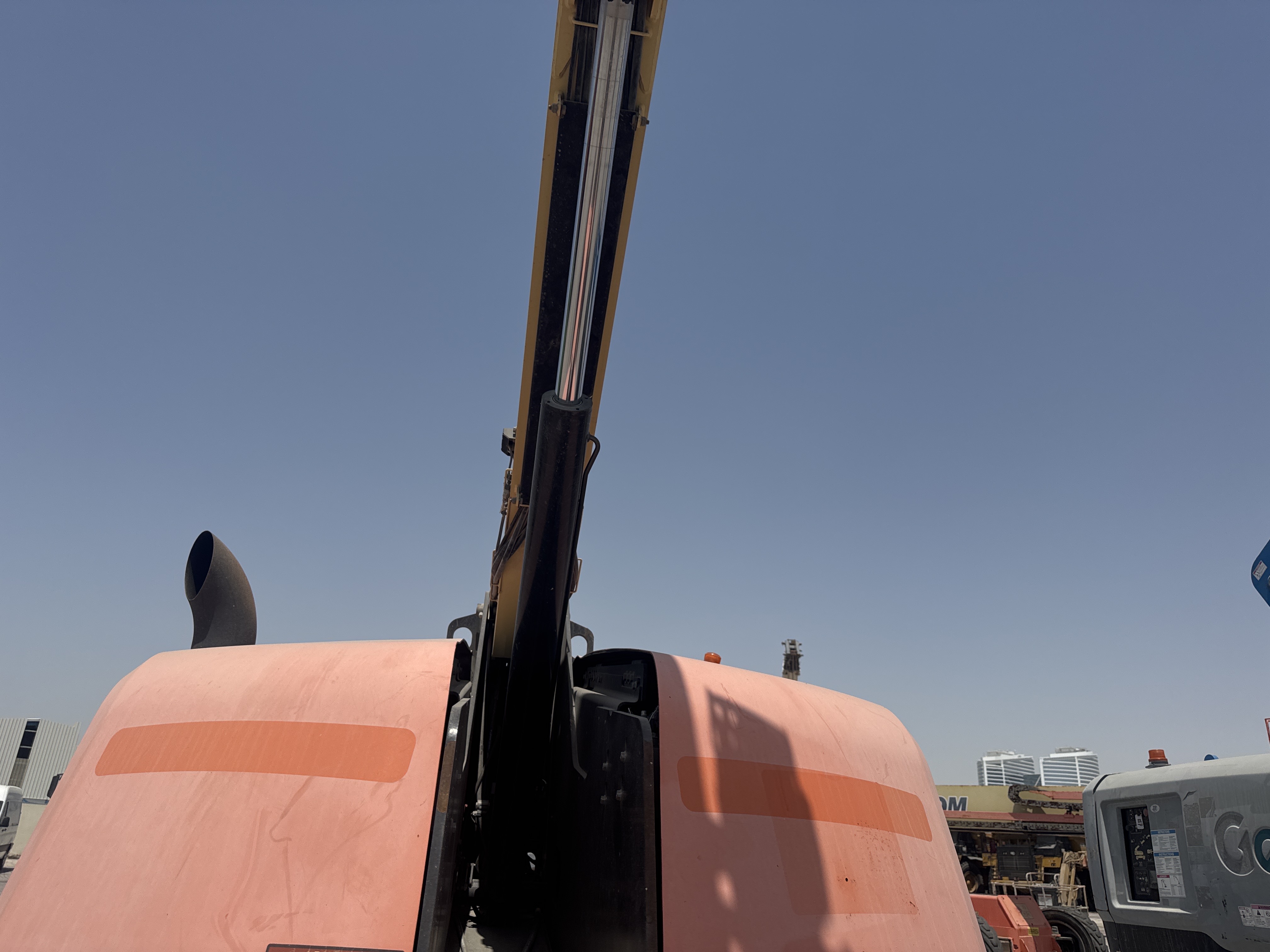 BLA-006-JLG-460SJ-Boom-lifts-inspection-Chassis-Boom-lift-cylinder-1