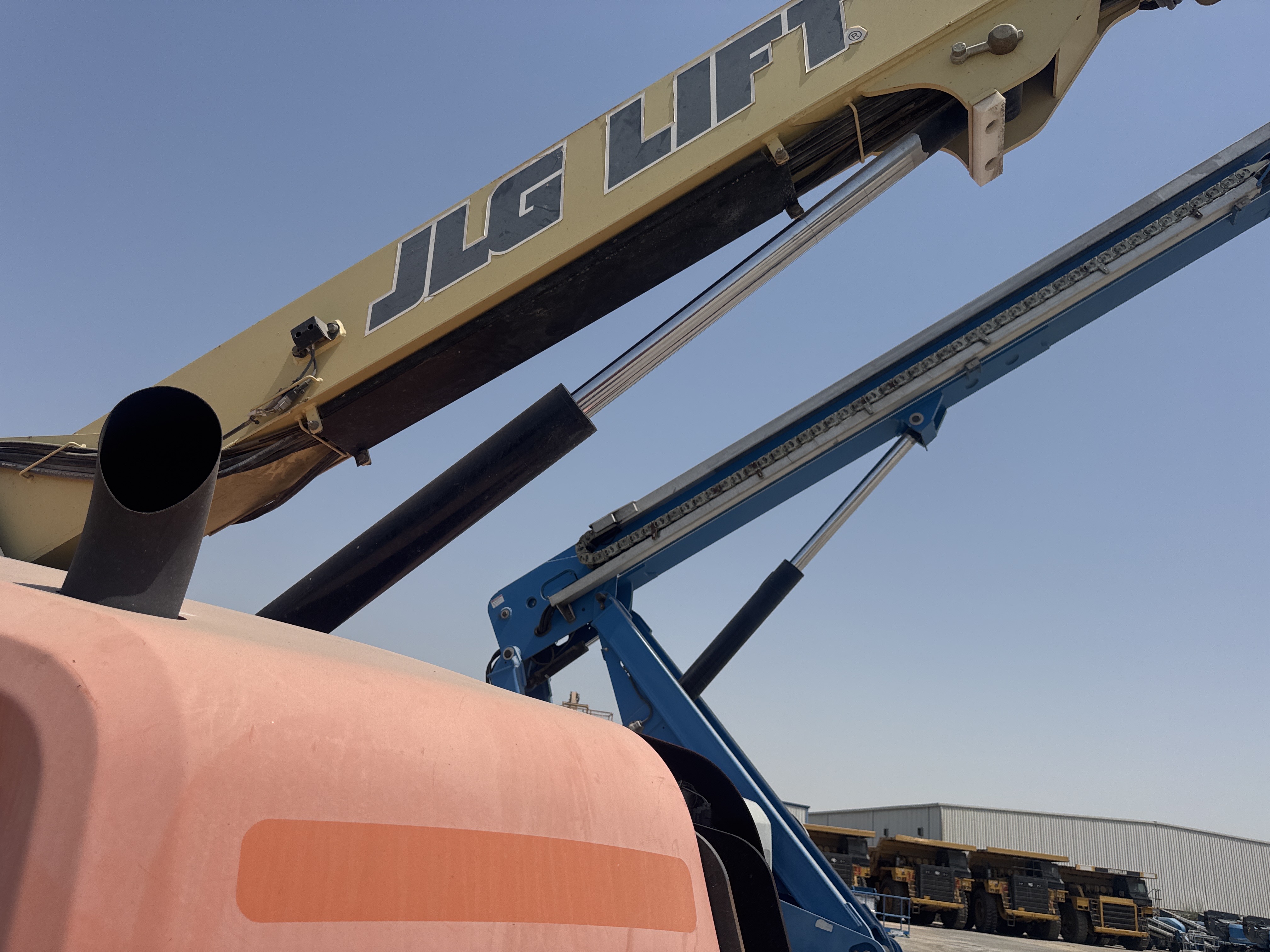 BLA-006-JLG-460SJ-Boom-lifts-inspection-Chassis-Boom-lift-cylinder-1