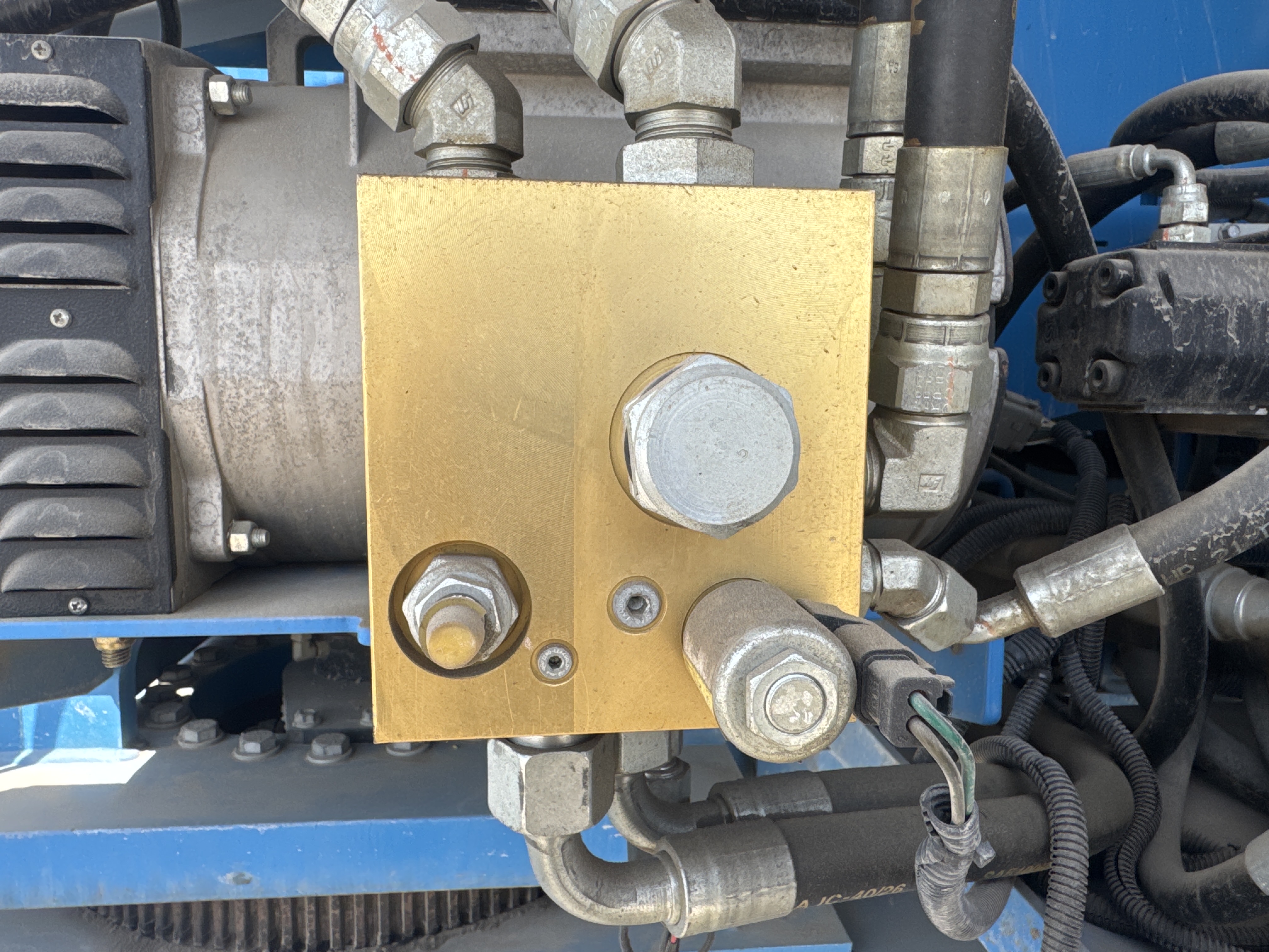 BLA-014-Genie-S-40-Boom-lifts-inspection-Hydraulics-Main-control-valve-(MCV)-1