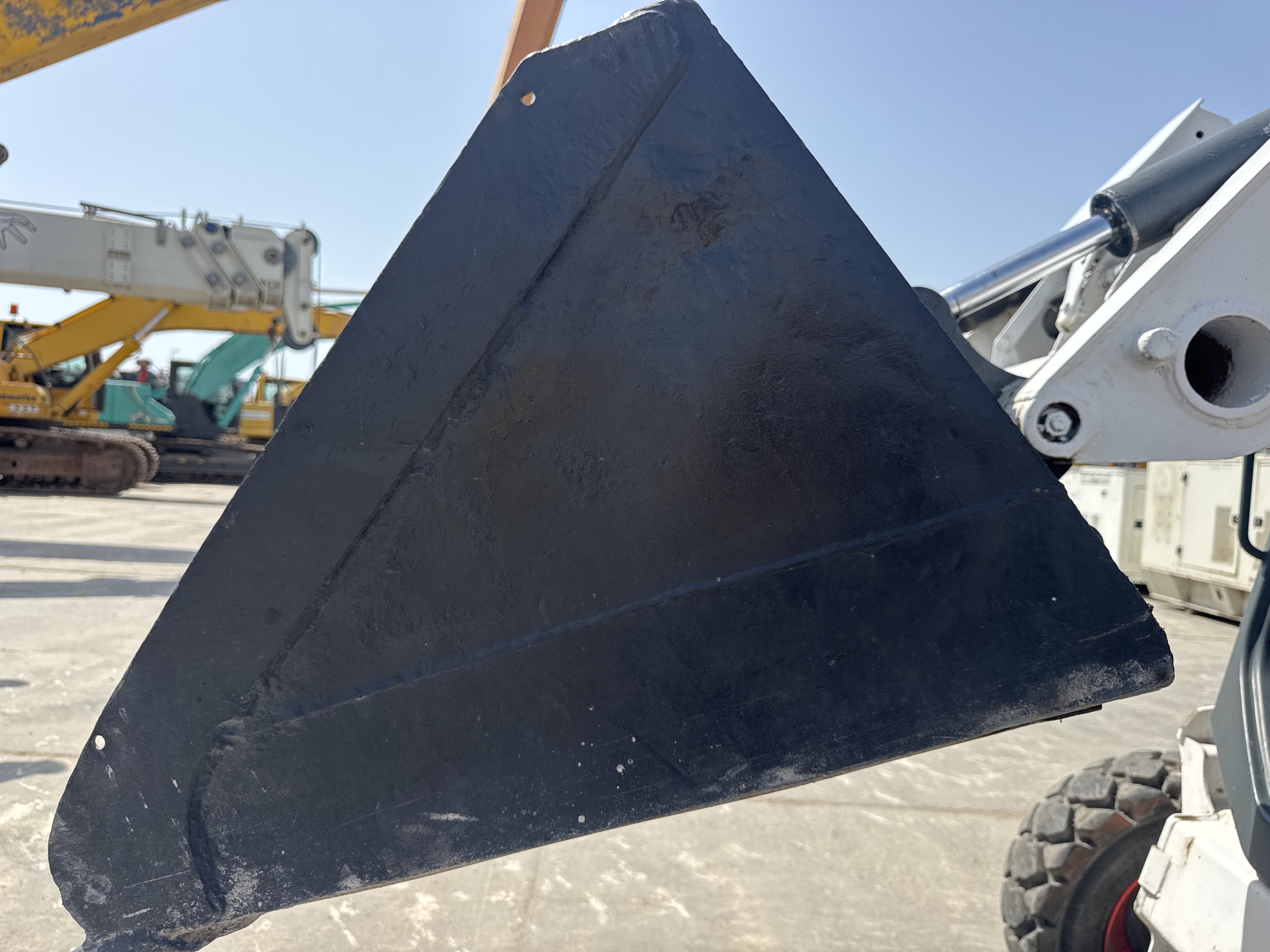 SSL-020-Bobcat-S510-Skid-steer-loaders-inspection-Attachment-Loader-bucket-condition-1
