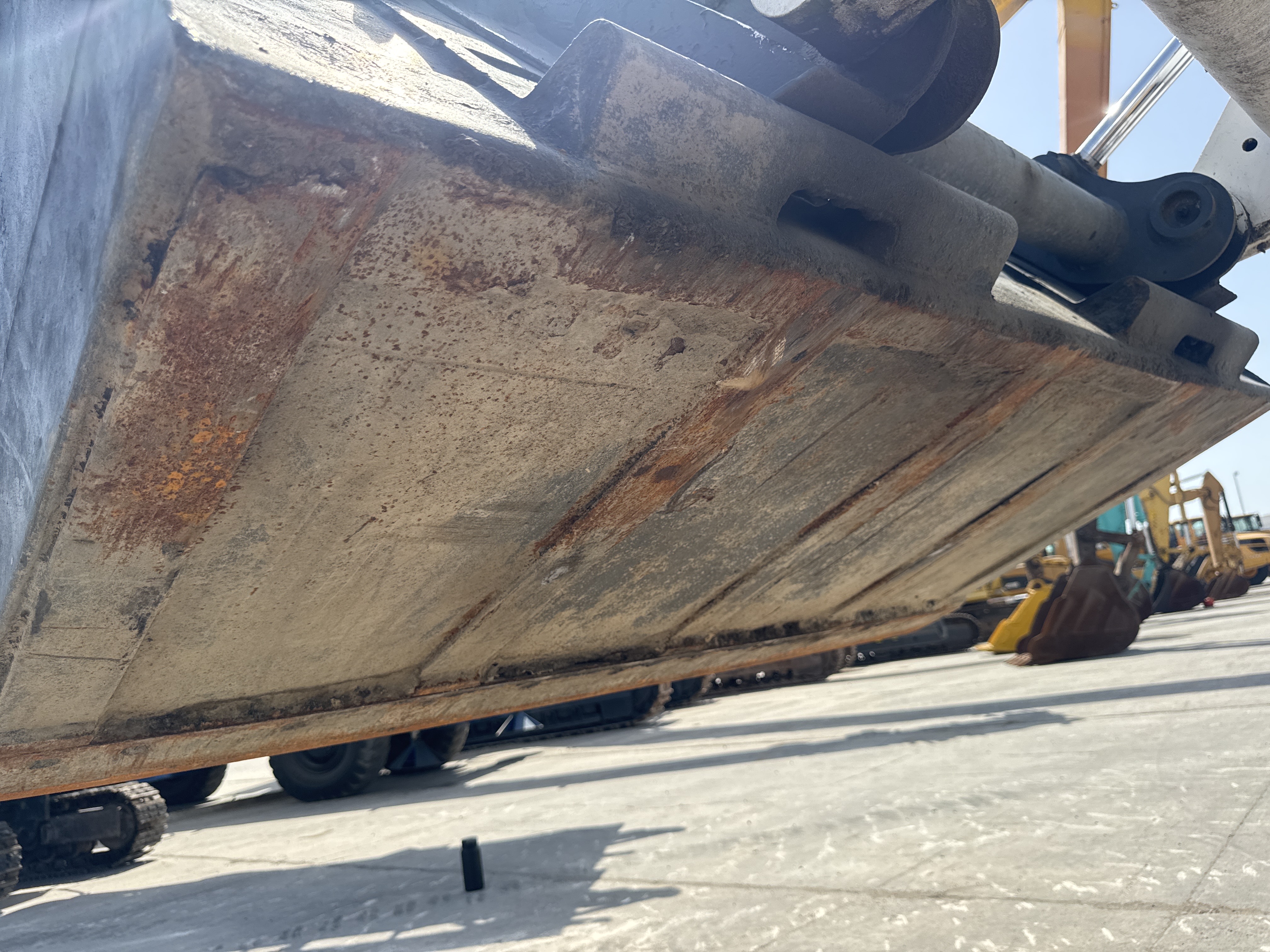 SSL-020-Bobcat-S510-Skid-steer-loaders-inspection-Attachment-Loader-bucket-condition-1