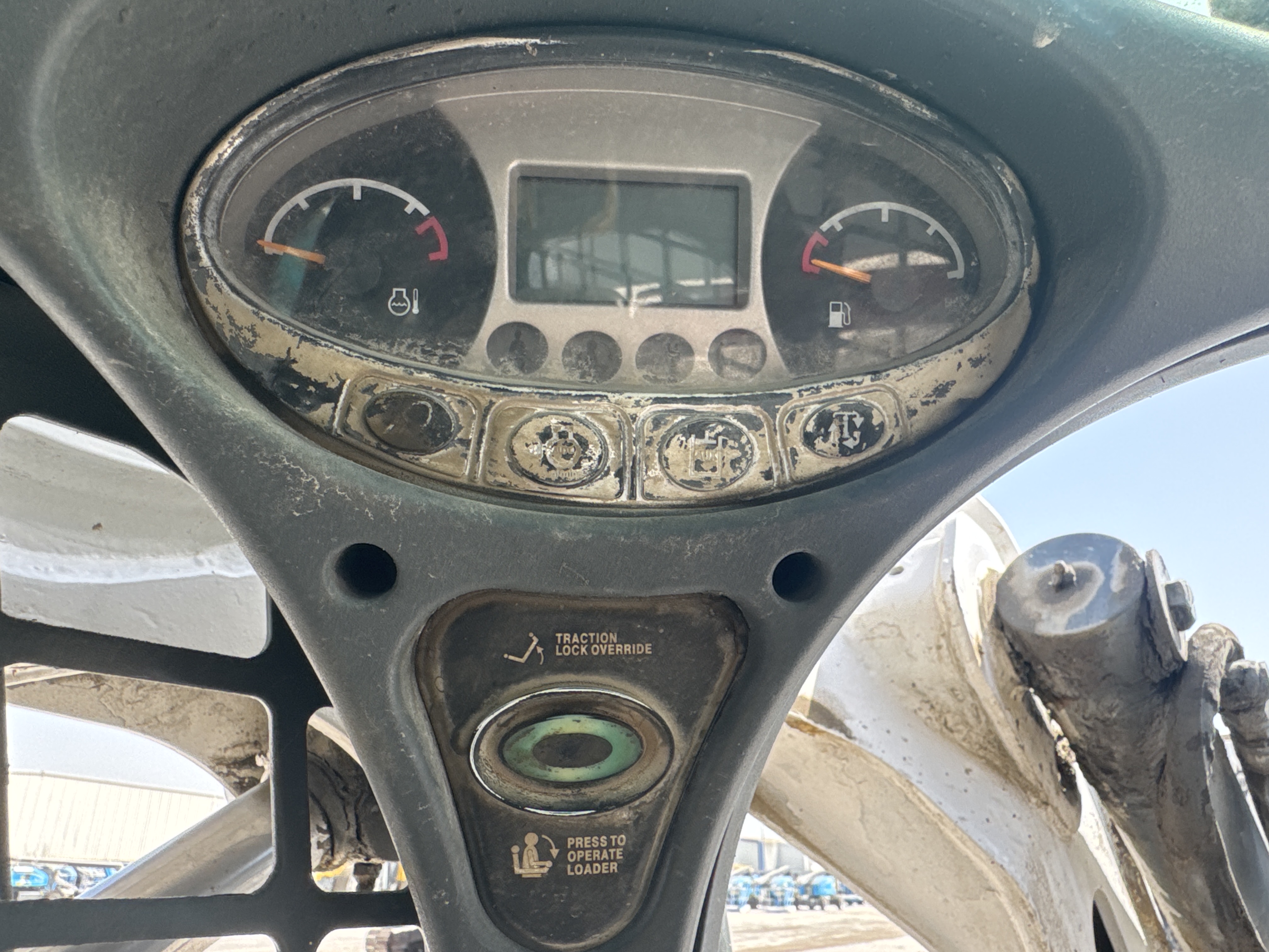 SSL-020-Bobcat-S510-Skid-steer-loaders-inspection-Cabin-Electronic-instrument-board-1