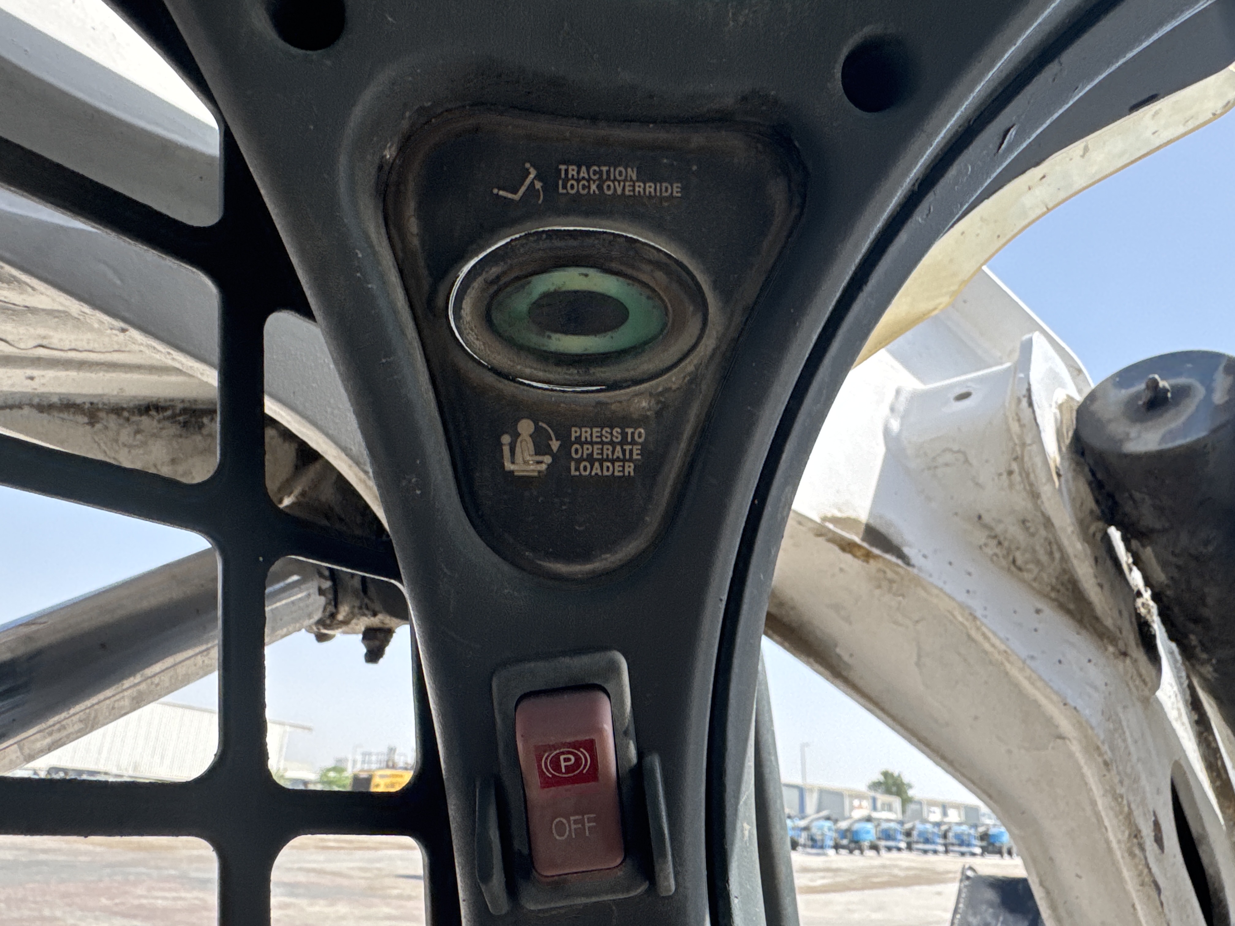 SSL-020-Bobcat-S510-Skid-steer-loaders-inspection-Cabin-Electronic-instrument-board-1