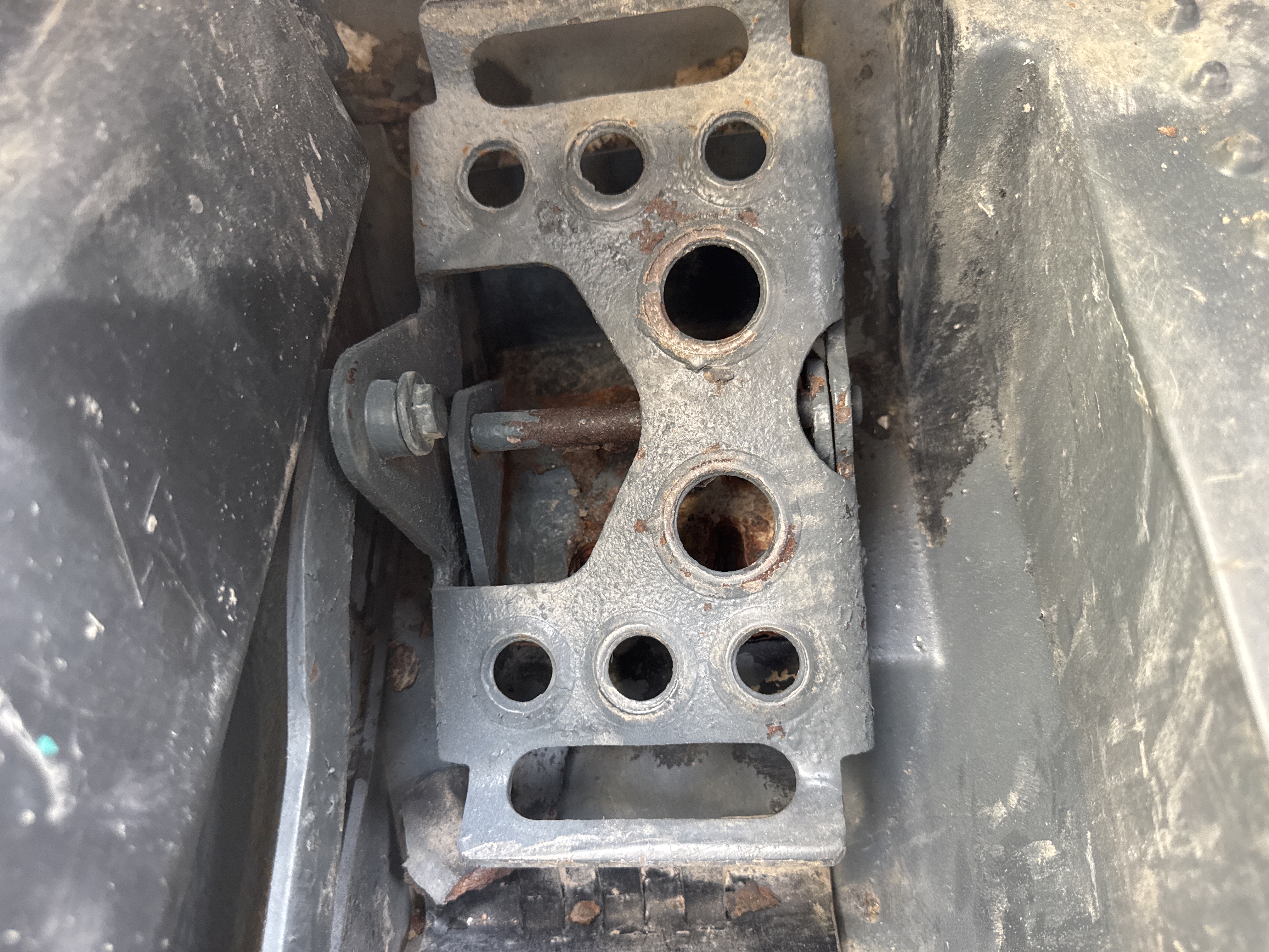 SSL-020-Bobcat-S510-Skid-steer-loaders-inspection-Cabin-Pedals-2