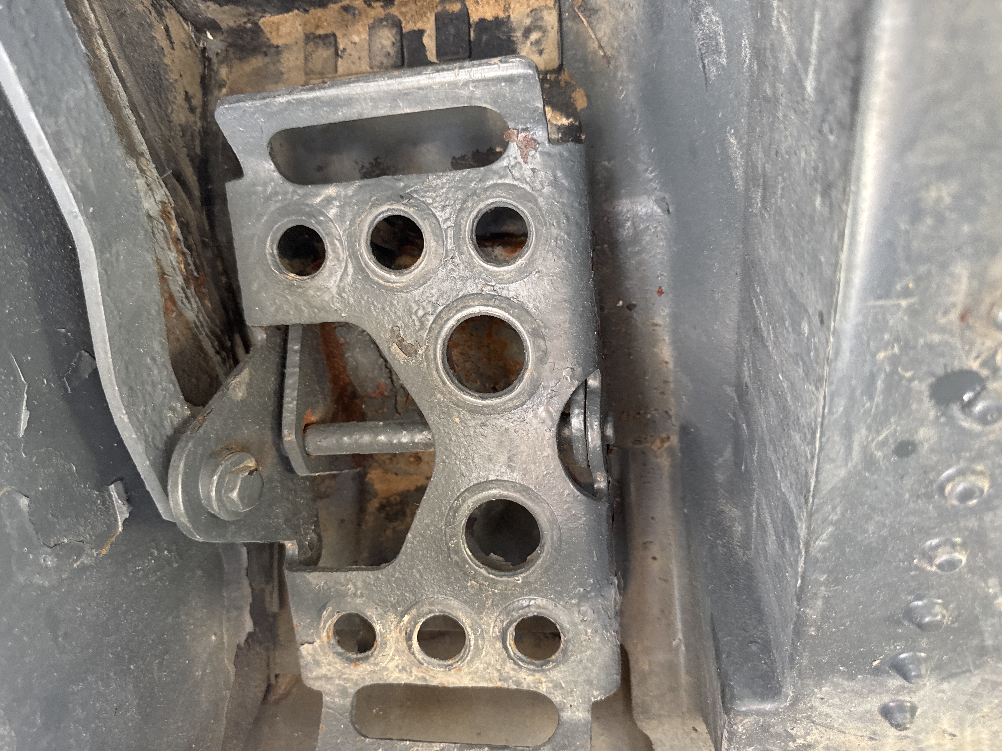 SSL-020-Bobcat-S510-Skid-steer-loaders-inspection-Cabin-Pedals-3