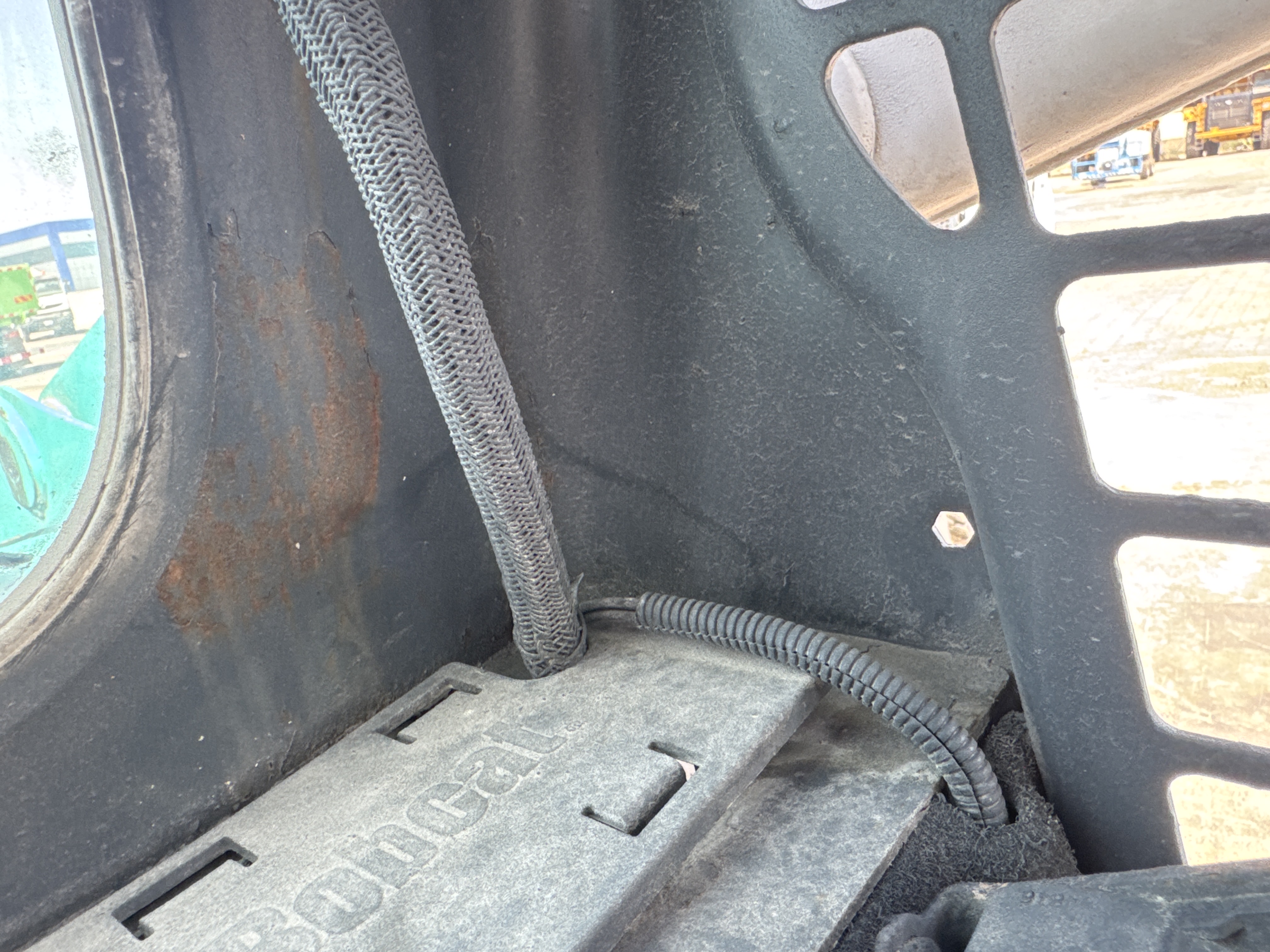 SSL-020-Bobcat-S510-Skid-steer-loaders-inspection-Electronics-Wires-1