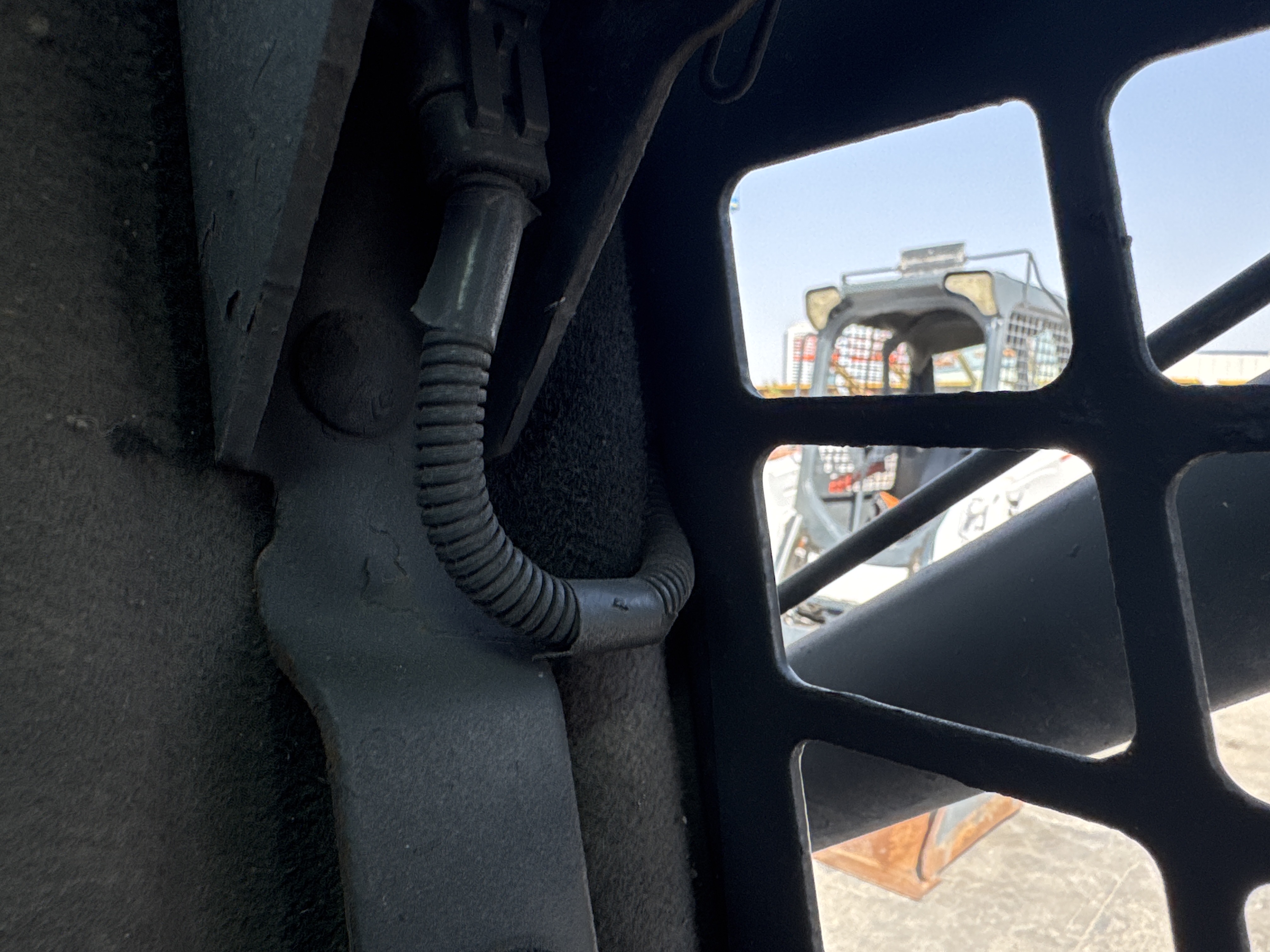 SSL-020-Bobcat-S510-Skid-steer-loaders-inspection-Electronics-Wires-1