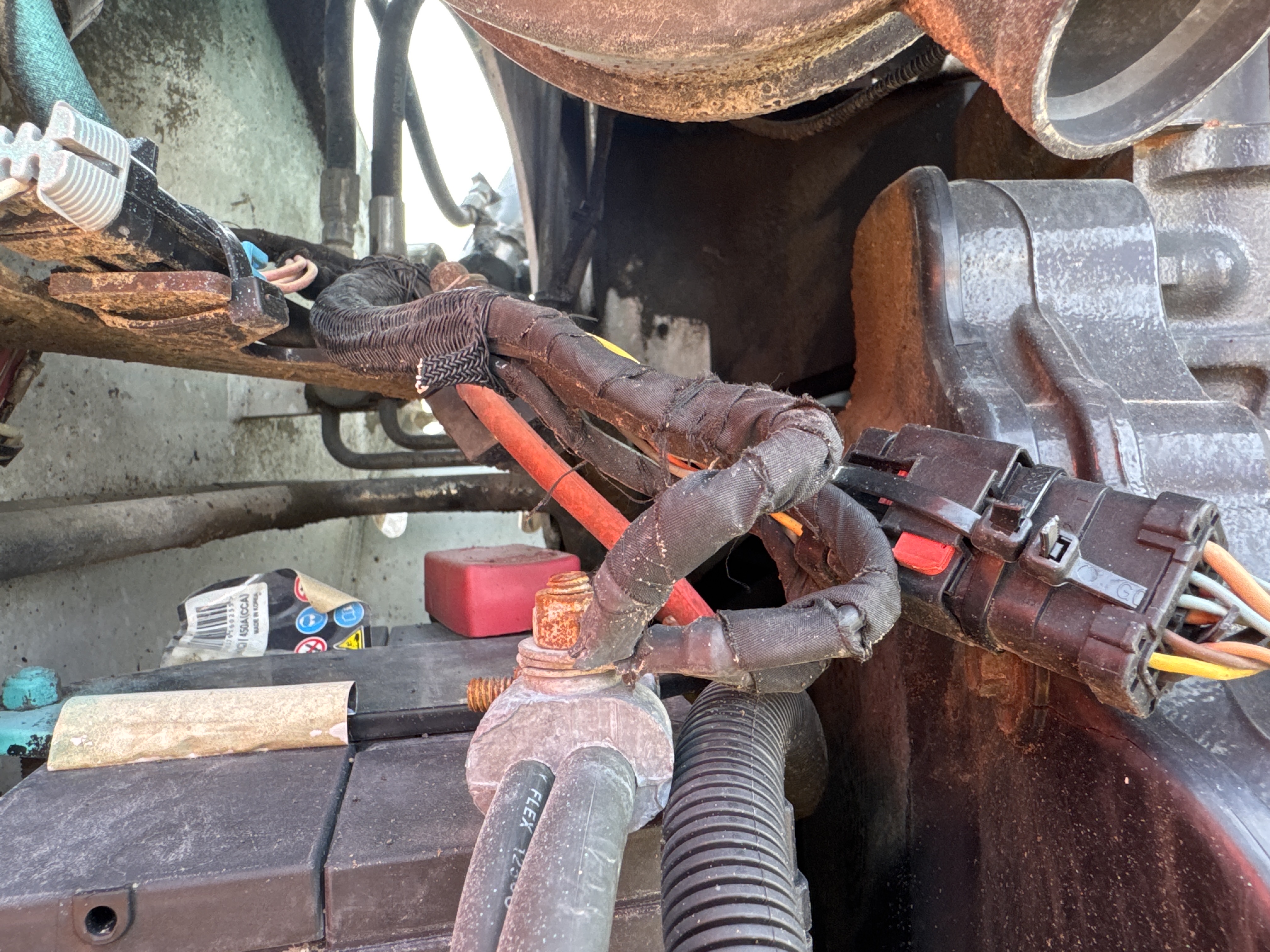 SSL-020-Bobcat-S510-Skid-steer-loaders-inspection-Electronics-Wires-1