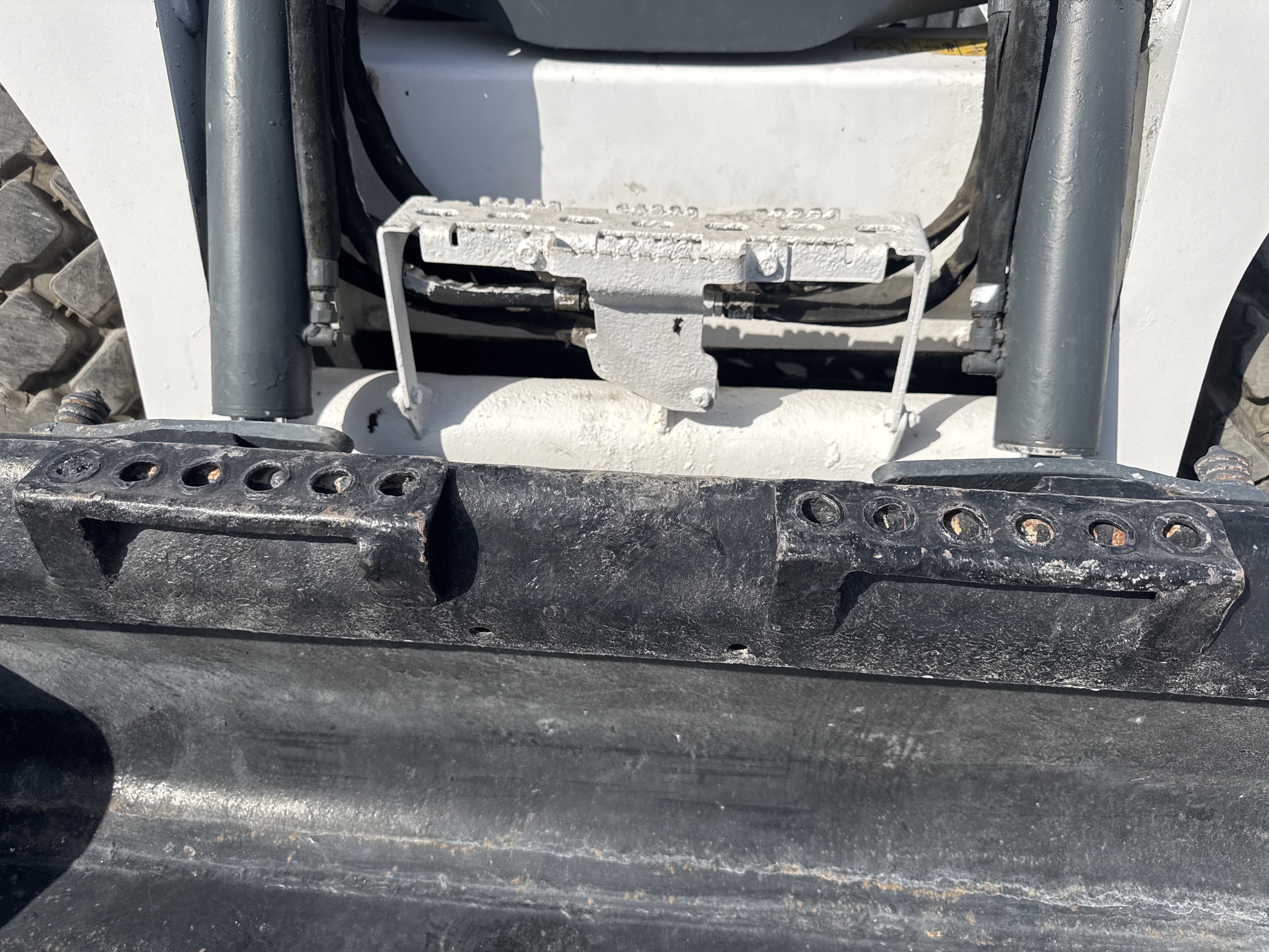 SSL-020-Bobcat-S510-Skid-steer-loaders-inspection-Structure-Steps/ladders-1