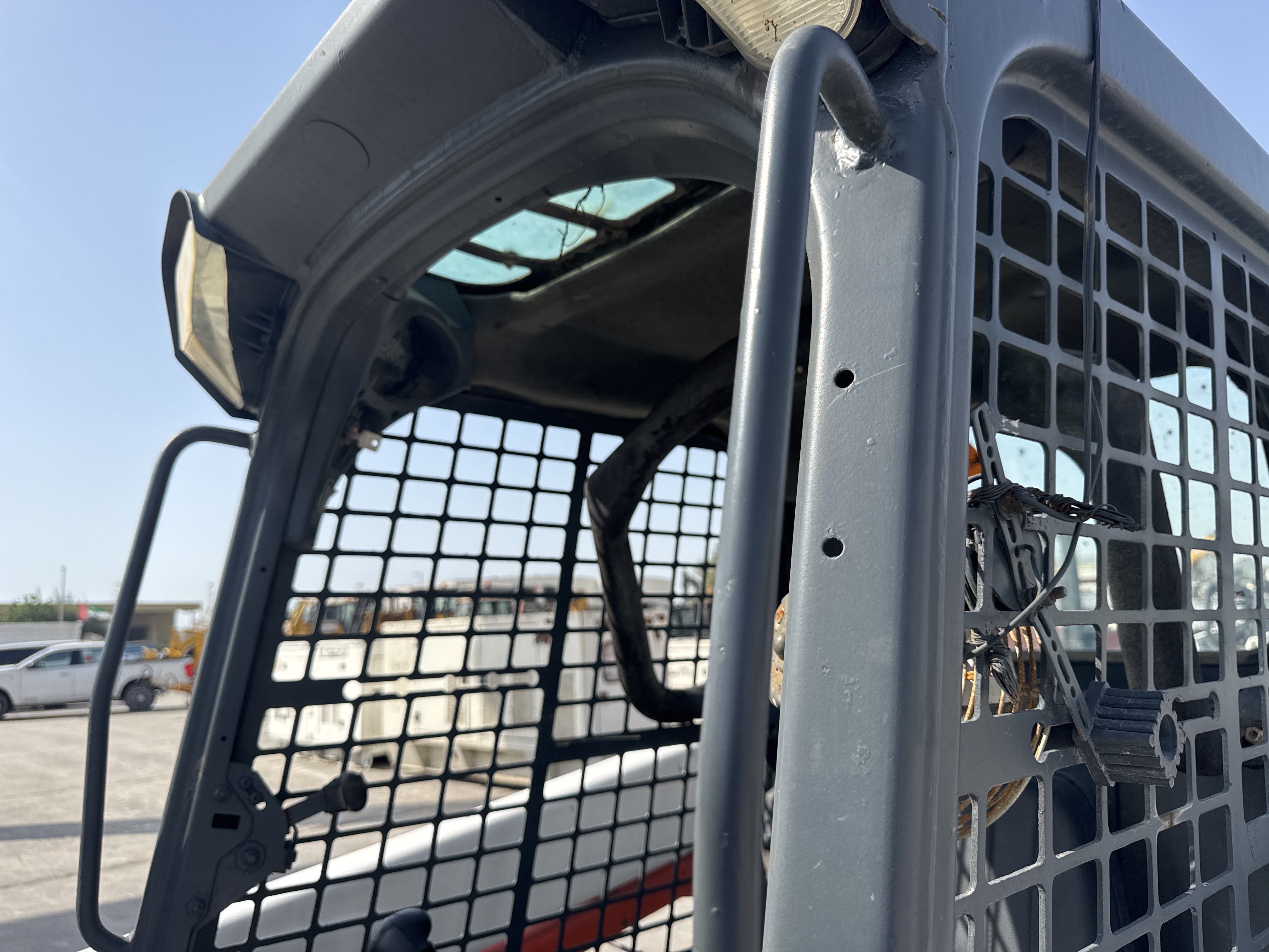 SSL-020-Bobcat-S510-Skid-steer-loaders-inspection-Structure-Handrails-1