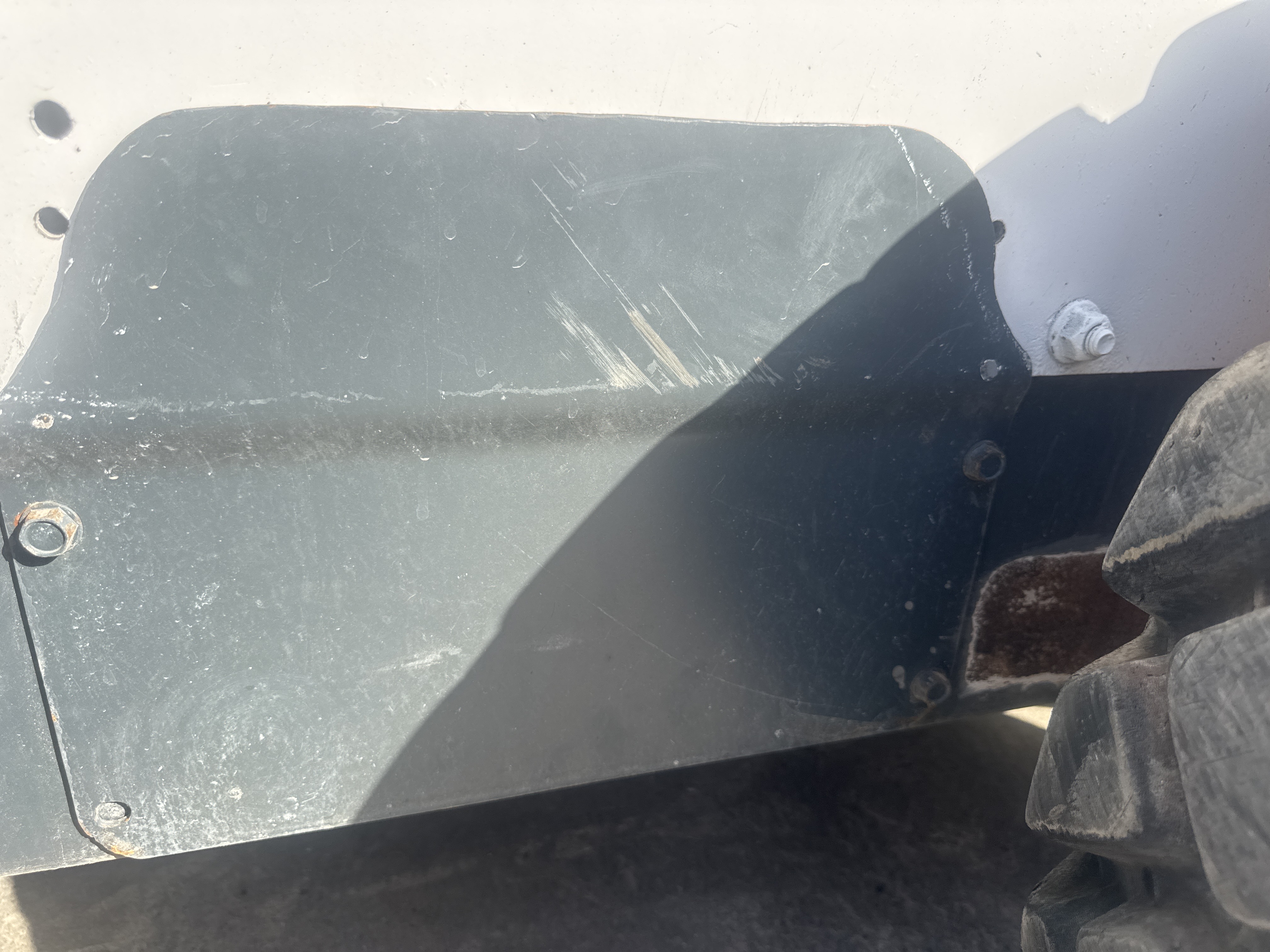 SSL-020-Bobcat-S510-Skid-steer-loaders-inspection-Structure-Sheet-metal-(fiberglass)-1