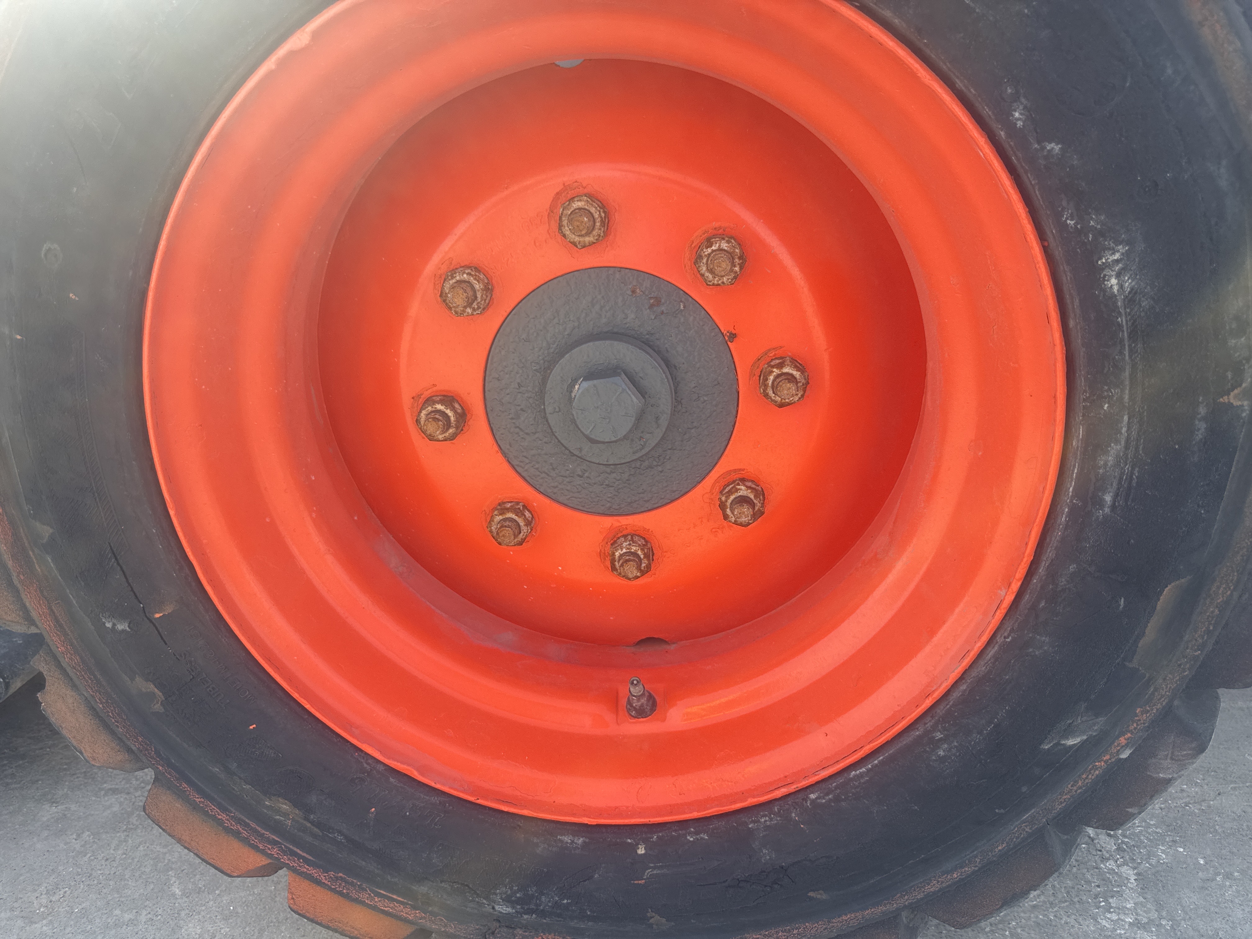 SSL-020-Bobcat-S510-Skid-steer-loaders-inspection-Chassis-Left-front-tire-/-wheel-hub---condition-1