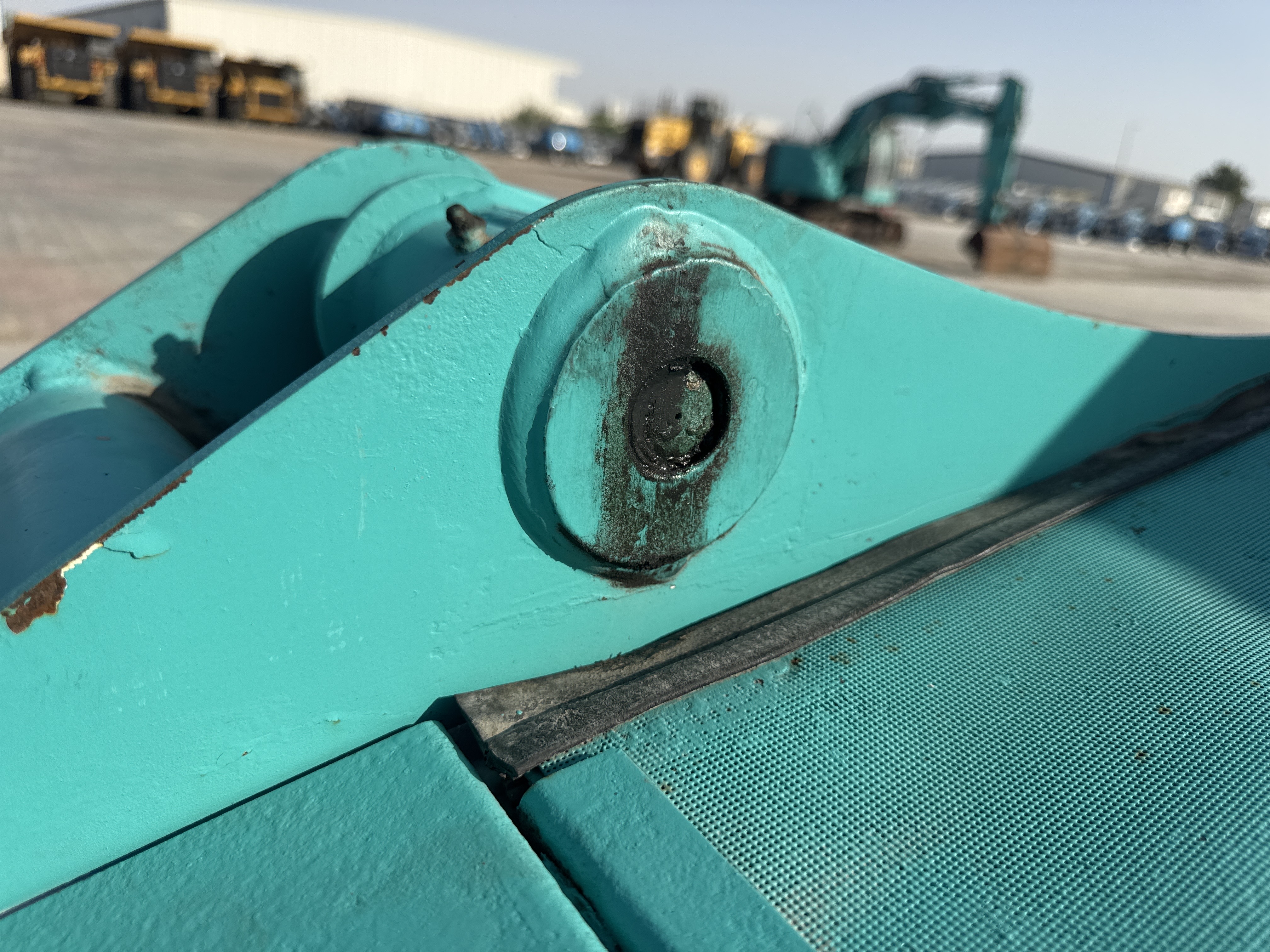 SSL-020-Bobcat-S510-Skid-steer-loaders-inspection-Chassis-Lift-arm-base-pin-and-bushings-1