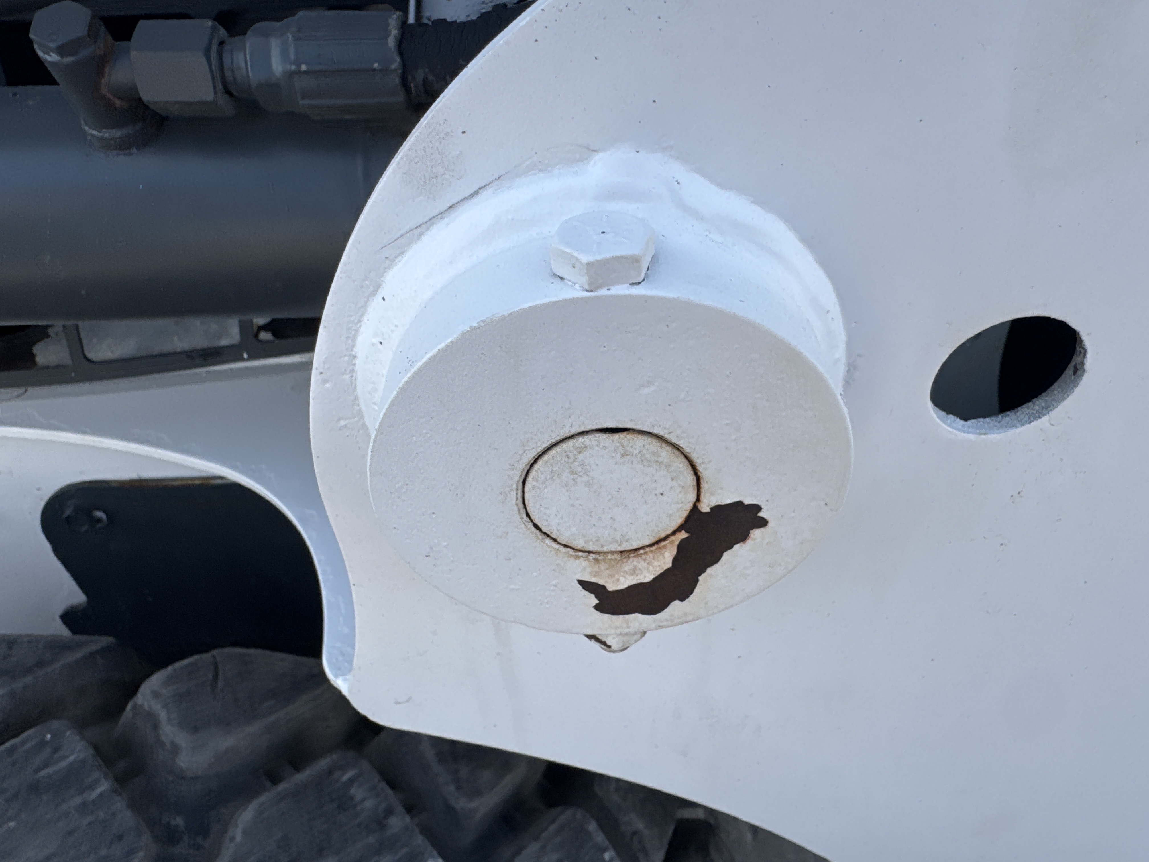 SSL-020-Bobcat-S510-Skid-steer-loaders-inspection-Chassis-Pins-and-bushings-lift-arm-to-bucket-1