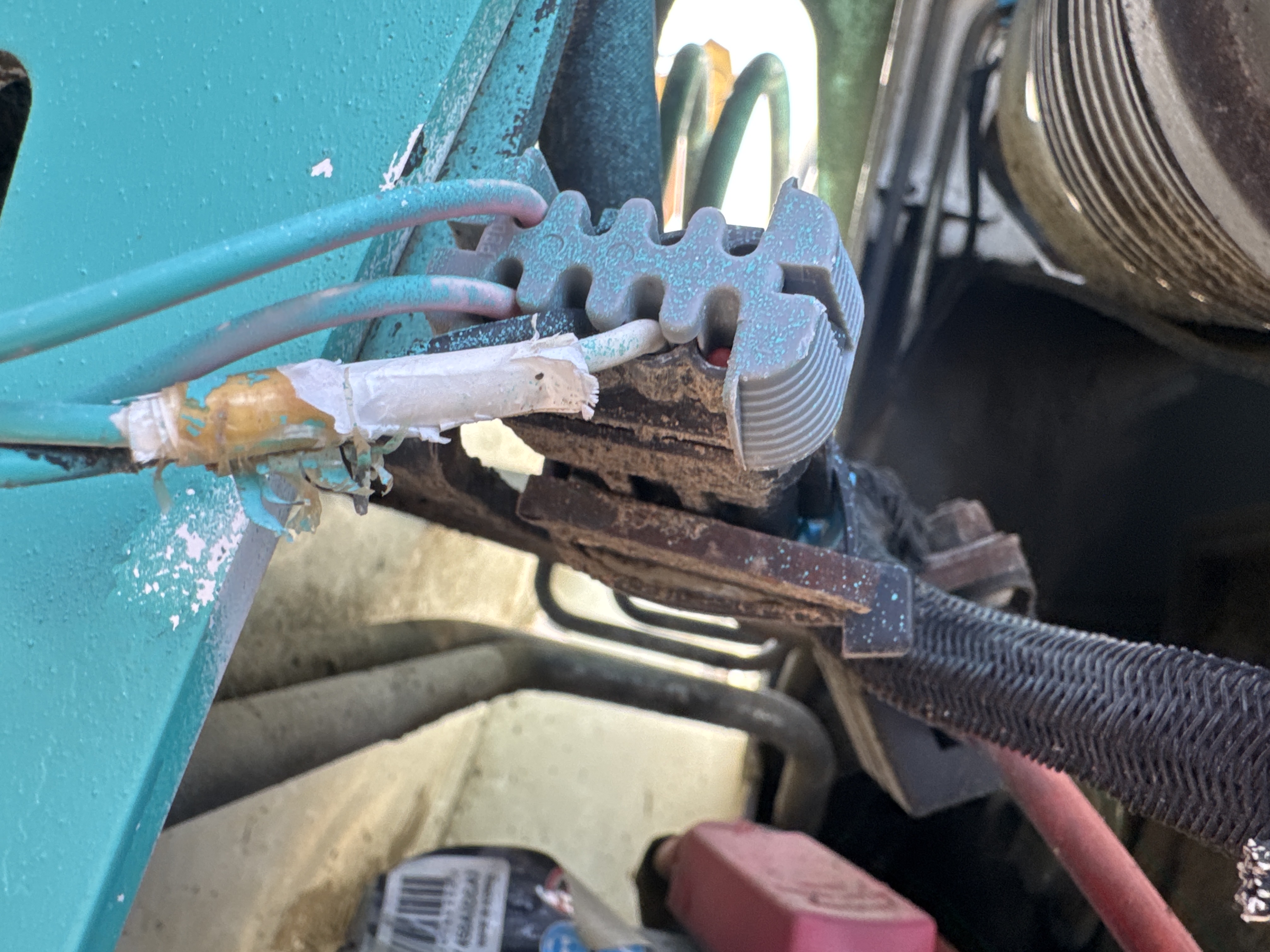SSL-020-Bobcat-S510-Skid-steer-loaders-inspection-Hydraulics-Wiring-harness-1