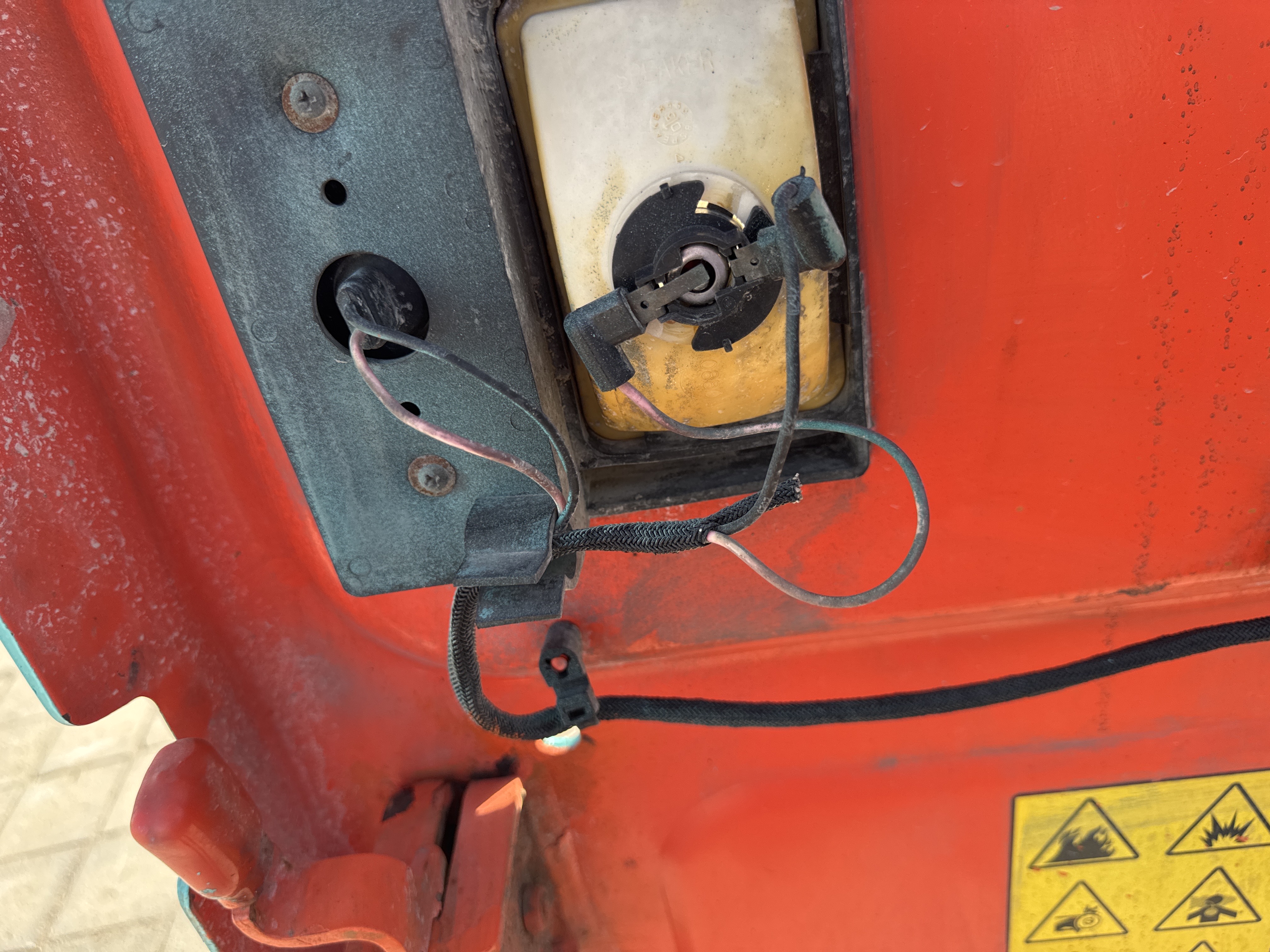 SSL-020-Bobcat-S510-Skid-steer-loaders-inspection-Hydraulics-Wiring-harness-1