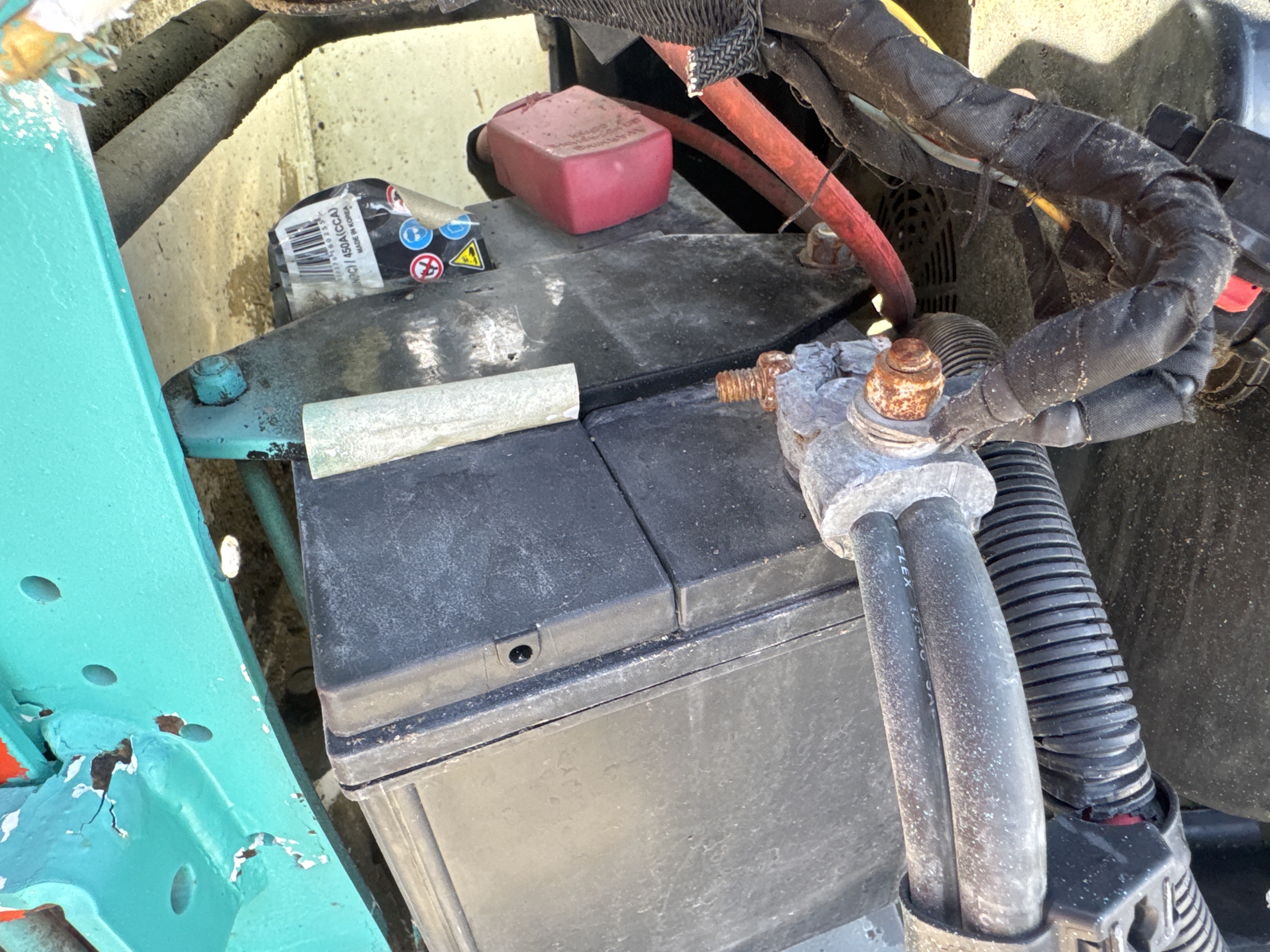 SSL-020-Bobcat-S510-Skid-steer-loaders-inspection-Electronics-Battery-1