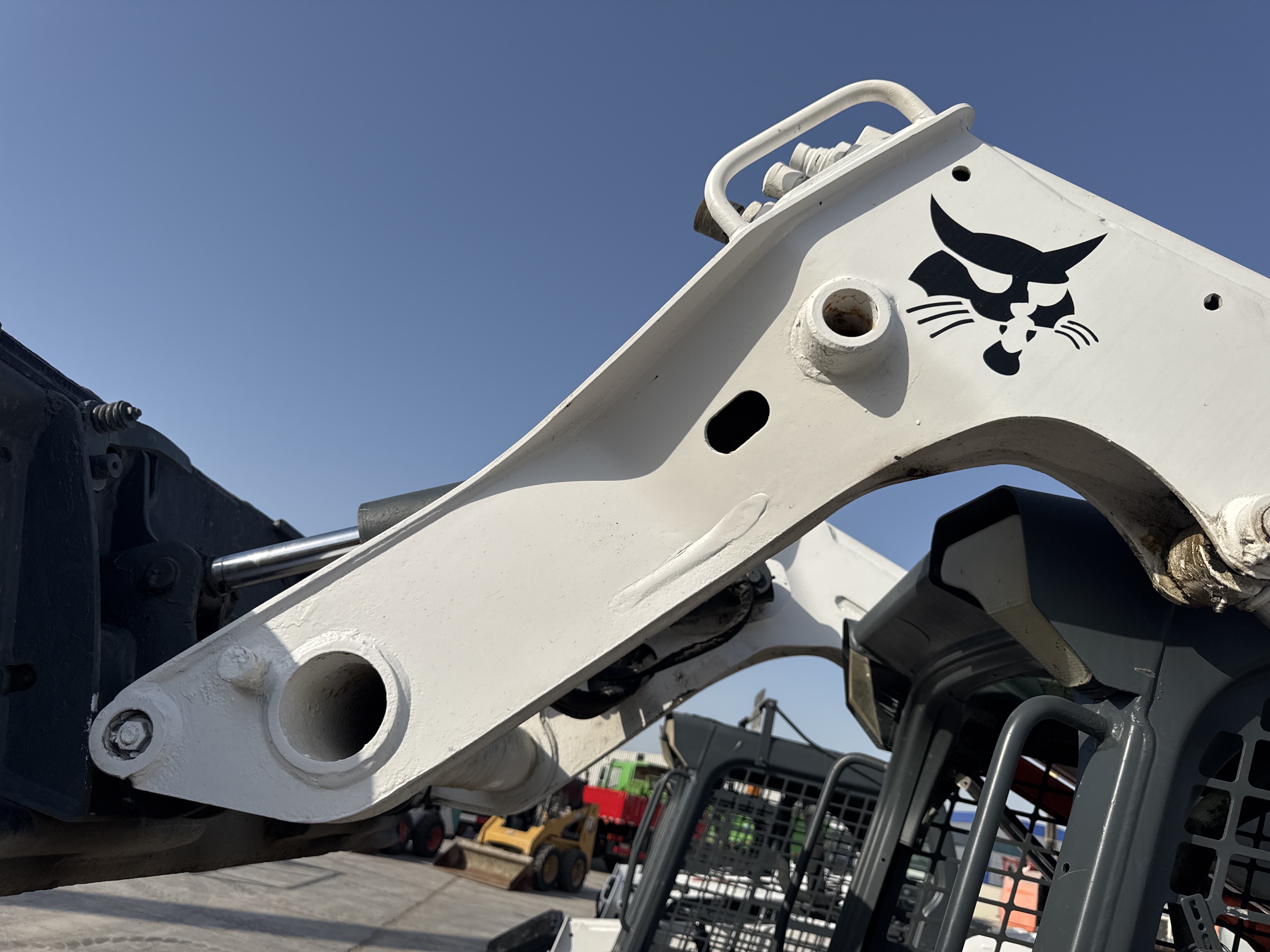 SSL-020-Bobcat-S510-Skid-steer-loaders-inspection-Hydraulics-Lift-arm-1