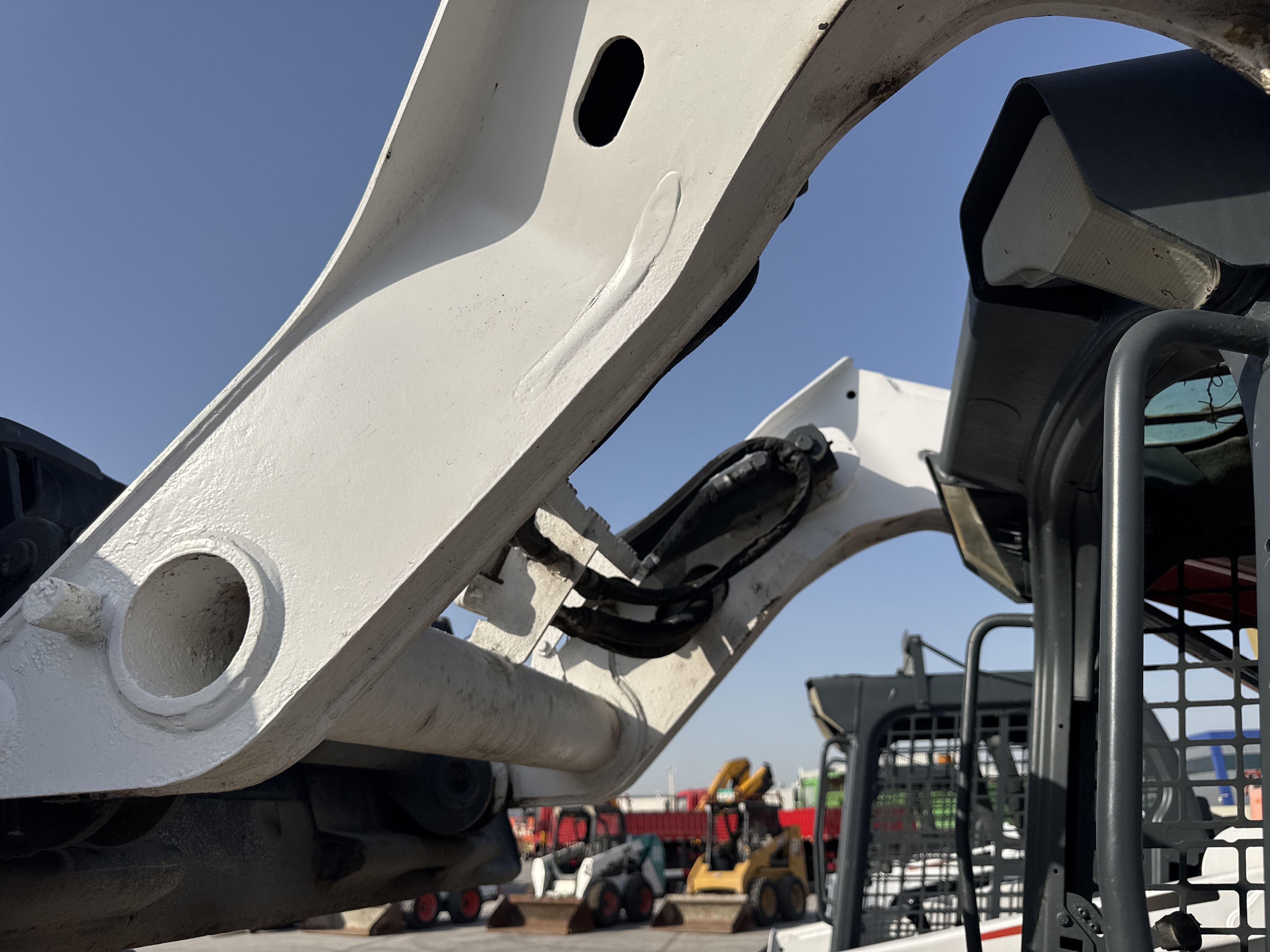 SSL-020-Bobcat-S510-Skid-steer-loaders-inspection-Hydraulics-Lift-arm-1